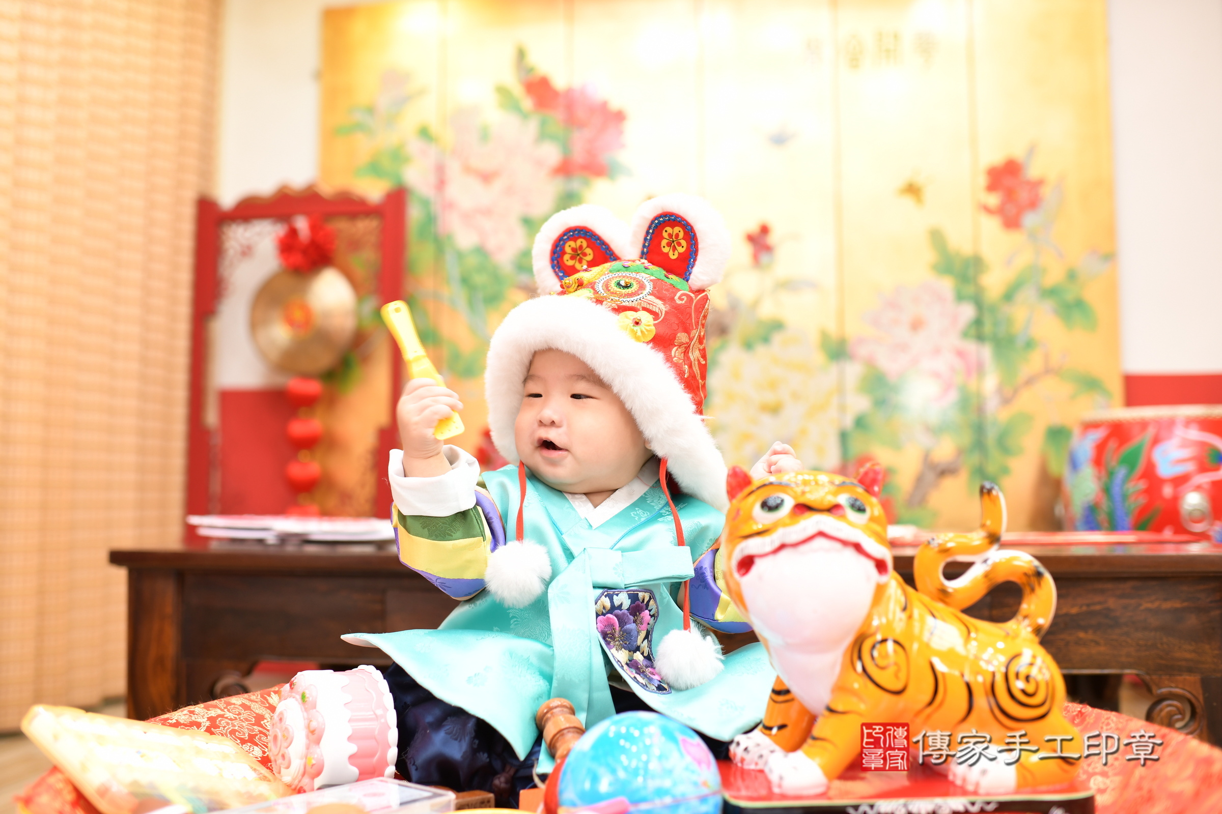 台北市大同區小震寶寶抓周推薦:傳家台北店抓周度脺中國風會場,嬰兒古禮抓周流程儀式吉祥話、抓周道具物品24種、拍照。抓周證書。2025.8.9,照片7 台北市大同區小震寶寶抓周推薦:傳家台北店抓周度脺中國風會場,嬰兒古禮抓周流程儀式吉祥話、抓周道具物品24種、拍照。抓周證書。2025.8.9,照片7
