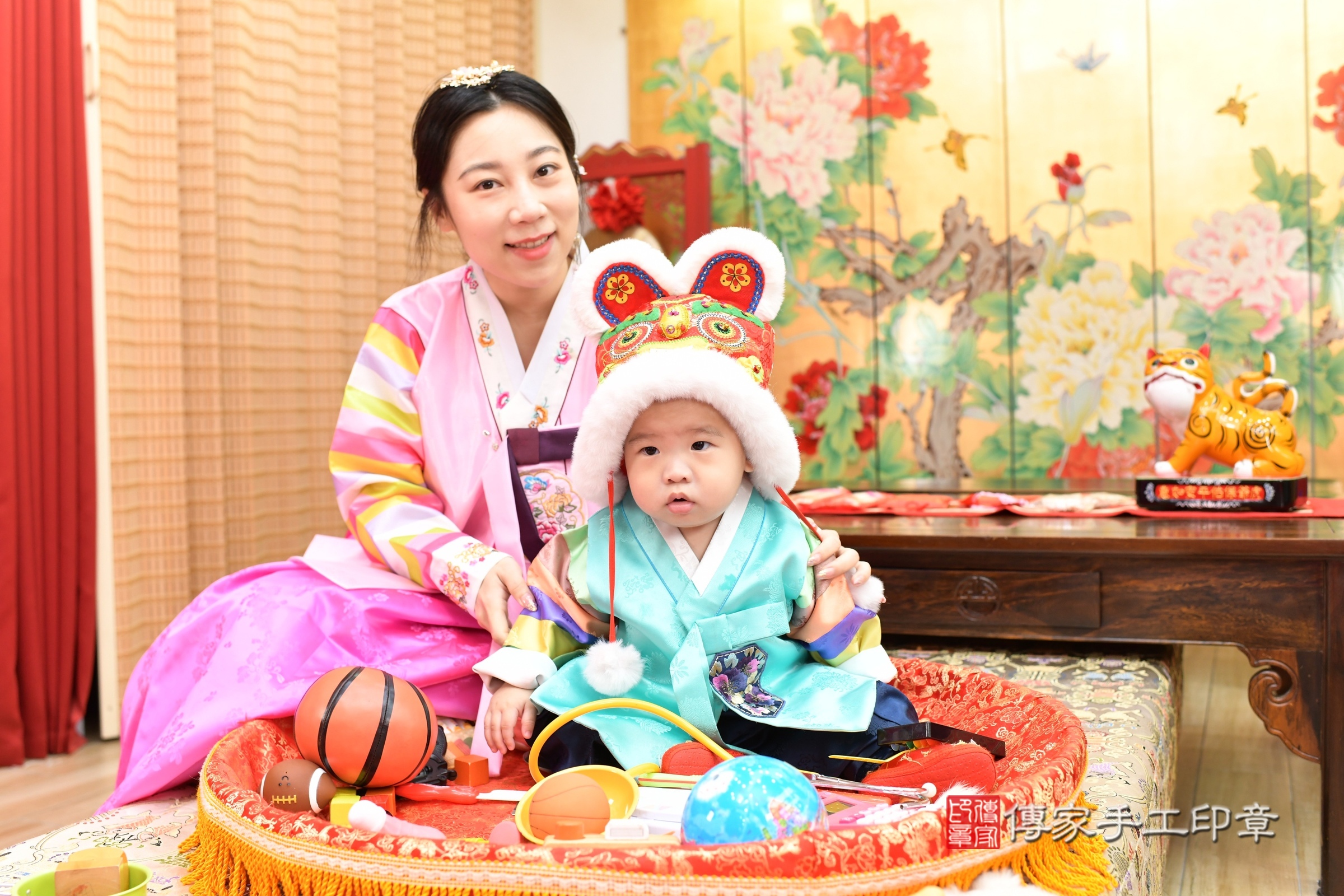 台北市大同區小震寶寶抓周推薦:傳家台北店抓周度脺中國風會場,嬰兒古禮抓周流程儀式吉祥話、抓周道具物品24種、拍照。抓周證書。2025.8.9,照片4 台北市大同區小震寶寶抓周推薦:傳家台北店抓周度脺中國風會場,嬰兒古禮抓周流程儀式吉祥話、抓周道具物品24種、拍照。抓周證書。2025.8.9,照片4