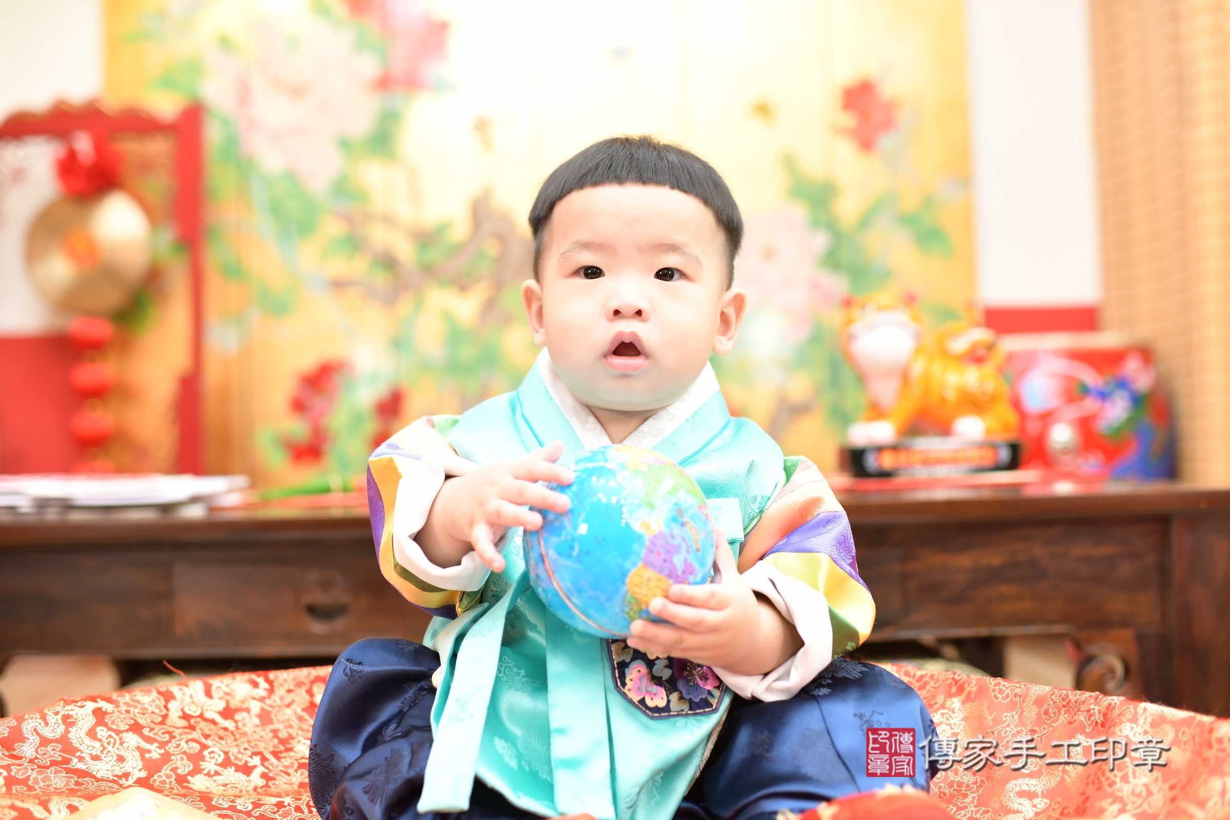 台北市大同區小震寶寶抓周推薦:傳家台北店抓周度脺中國風會場,嬰兒古禮抓周流程儀式吉祥話、抓周道具物品24種、拍照。抓周證書。2025.8.9,照片6 台北市大同區小震寶寶抓周推薦:傳家台北店抓周度脺中國風會場,嬰兒古禮抓周流程儀式吉祥話、抓周道具物品24種、拍照。抓周證書。2025.8.9,照片6