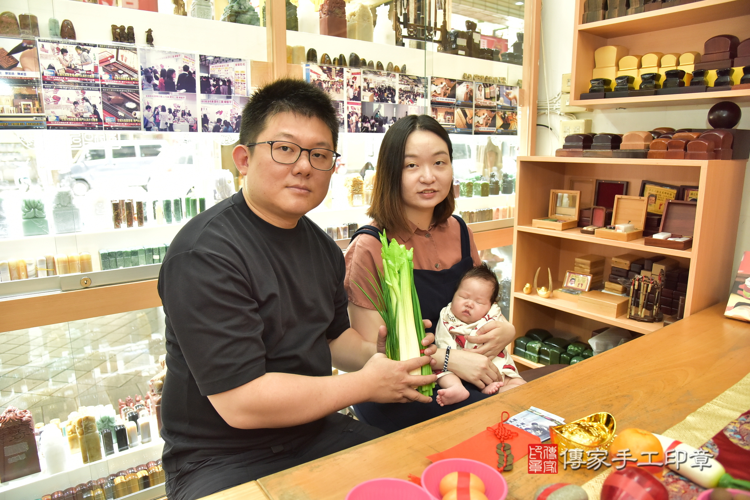 臣臣寶寶(新北市永和區嬰兒寶寶滿月剃頭理髮、嬰兒剃胎毛儀式吉祥話)。中國風會場，爸媽寶貝穿「日中韓」古裝禮服。專業拍照、證書。★購買「臍帶章、肚臍章、胎毛筆刷印章」贈送：剃頭、收涎、抓周，三選一。2025.8.3，照片12