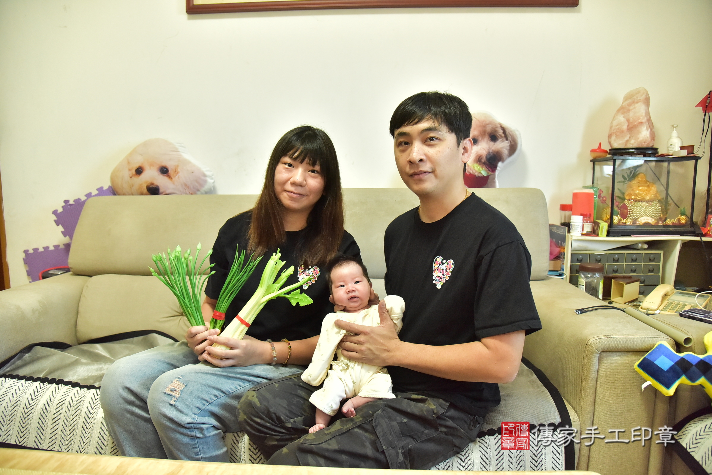 妃妃寶寶(新北市五股區到府嬰兒妃妃寶寶滿月剃頭理髮、到府嬰兒剃胎毛儀式吉祥話)。到府剃頭剃胎毛主持、專業拍照、證書。★購買「臍帶章、肚臍章、胎毛筆刷印章」贈送：剃頭、收涎、抓周，三選一。2025.8.14，照片9