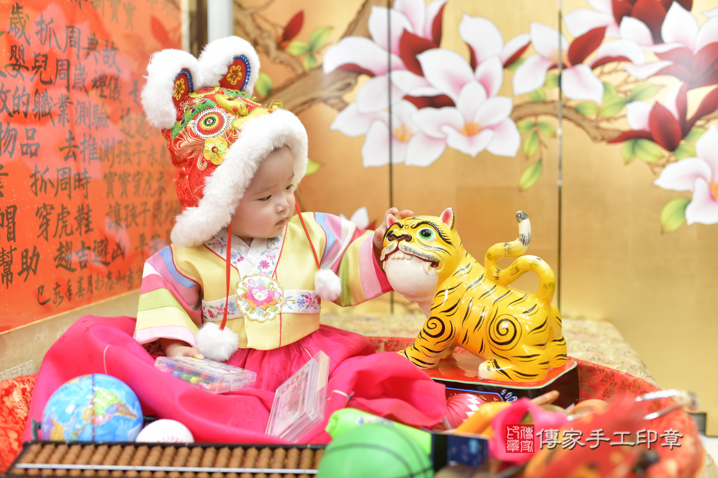 新竹市香山區孜孜寶寶抓周推薦:傳家新竹店抓周度脺中國風會場,嬰兒古禮抓周流程儀式吉祥話、抓周道具物品24種、拍照。抓周證書。2025.8.16,照片8 新竹市香山區孜孜寶寶抓周推薦:傳家新竹店抓周度脺中國風會場,嬰兒古禮抓周流程儀式吉祥話、抓周道具物品24種、拍照。抓周證書。2025.8.16,照片8