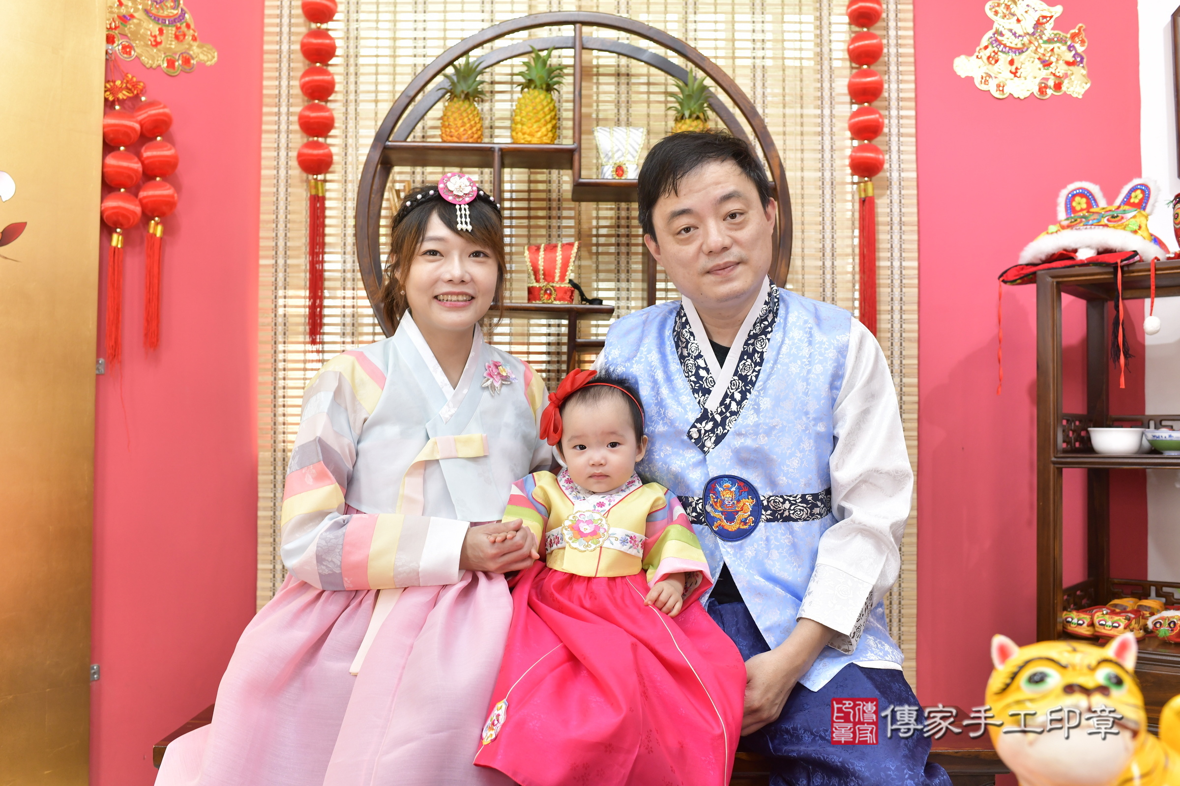 新竹市香山區孜孜寶寶抓周推薦:傳家新竹店抓周度脺中國風會場,嬰兒古禮抓周流程儀式吉祥話、抓周道具物品24種、拍照。抓周證書。2025.8.16,照片13 新竹市香山區孜孜寶寶抓周推薦:傳家新竹店抓周度脺中國風會場,嬰兒古禮抓周流程儀式吉祥話、抓周道具物品24種、拍照。抓周證書。2025.8.16,照片13