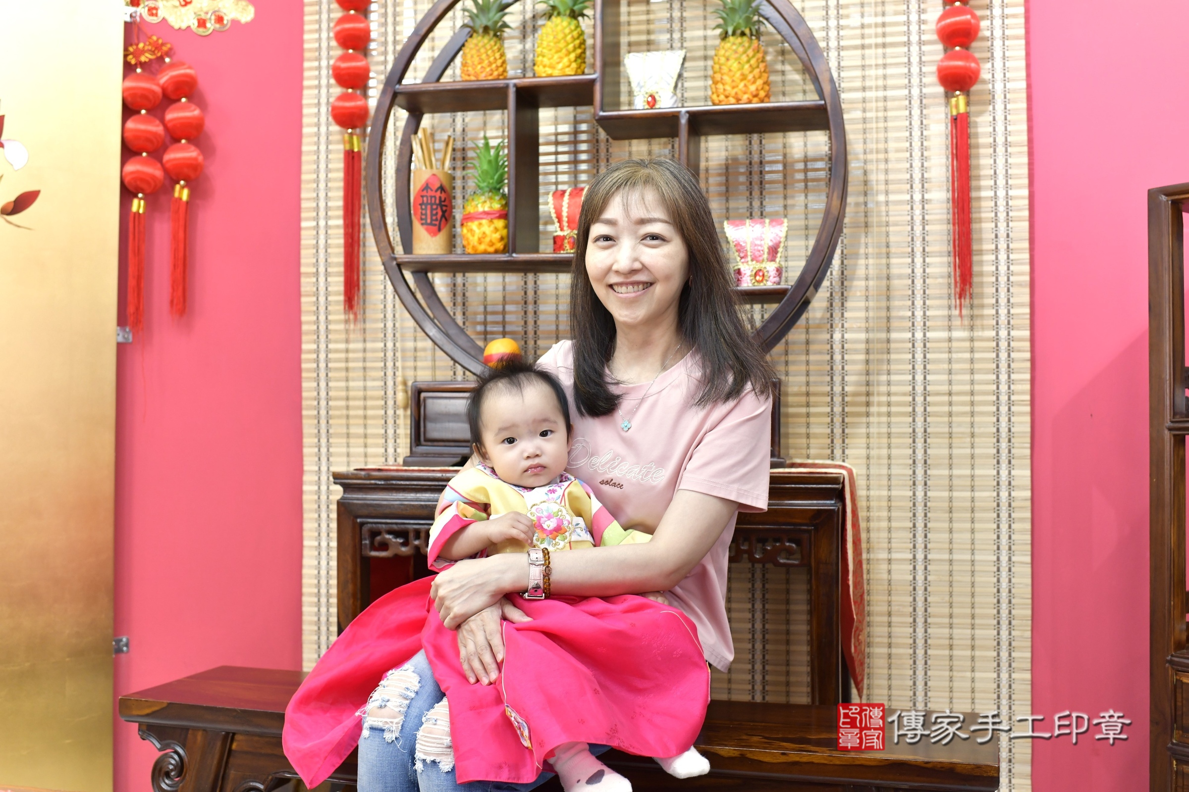 新竹市香山區孜孜寶寶抓周推薦:傳家新竹店抓周度脺中國風會場,嬰兒古禮抓周流程儀式吉祥話、抓周道具物品24種、拍照。抓周證書。2025.8.16,照片3 新竹市香山區孜孜寶寶抓周推薦:傳家新竹店抓周度脺中國風會場,嬰兒古禮抓周流程儀式吉祥話、抓周道具物品24種、拍照。抓周證書。2025.8.16,照片3