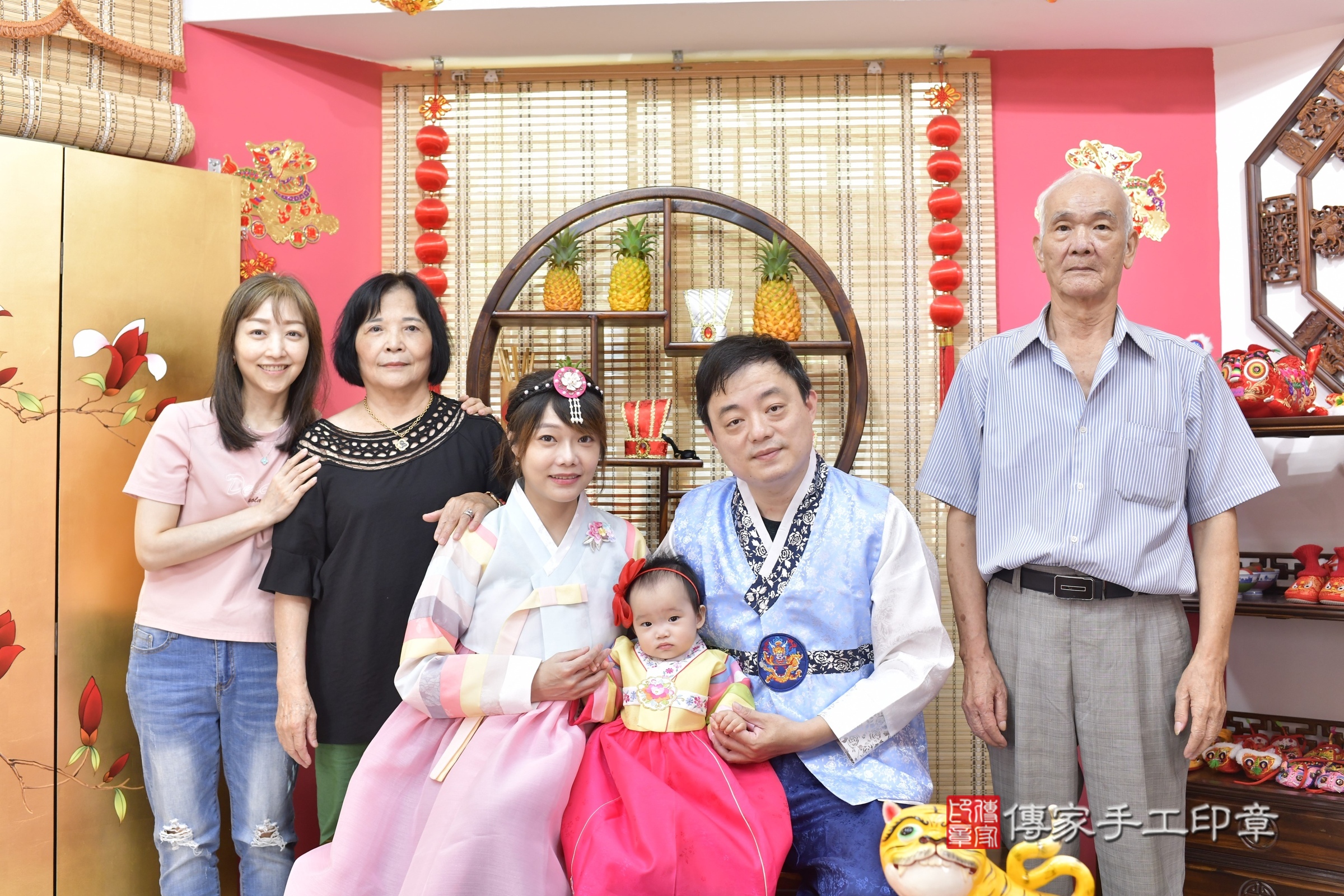 新竹市香山區孜孜寶寶抓周推薦:傳家新竹店抓周度脺中國風會場,嬰兒古禮抓周流程儀式吉祥話、抓周道具物品24種、拍照。抓周證書。2025.8.16,照片10 新竹市香山區孜孜寶寶抓周推薦:傳家新竹店抓周度脺中國風會場,嬰兒古禮抓周流程儀式吉祥話、抓周道具物品24種、拍照。抓周證書。2025.8.16,照片10