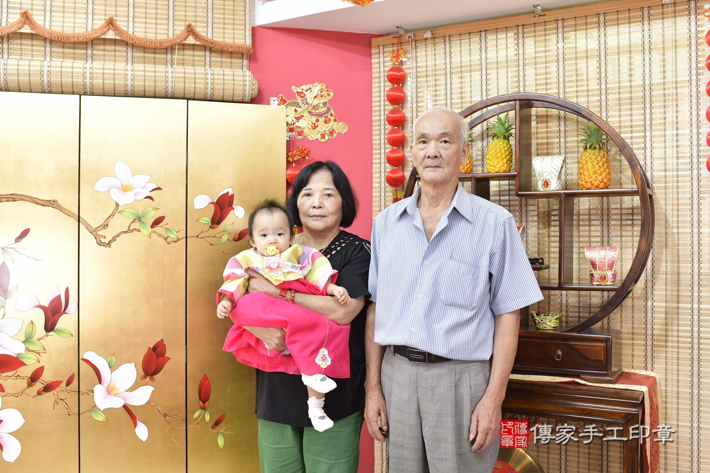 新竹市香山區孜孜寶寶抓周推薦:傳家新竹店抓周度脺中國風會場,嬰兒古禮抓周流程儀式吉祥話、抓周道具物品24種、拍照。抓周證書。2025.8.16,照片2 新竹市香山區孜孜寶寶抓周推薦:傳家新竹店抓周度脺中國風會場,嬰兒古禮抓周流程儀式吉祥話、抓周道具物品24種、拍照。抓周證書。2025.8.16,照片2