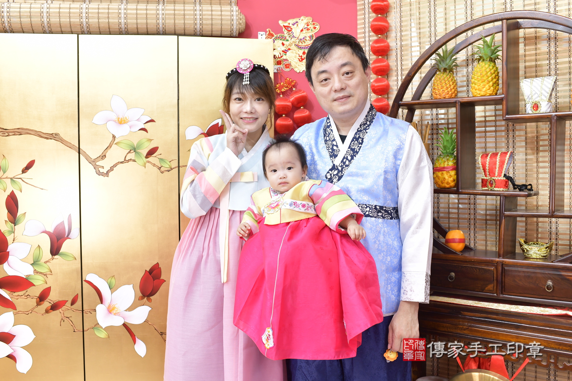 新竹市香山區孜孜寶寶抓周推薦：傳家新竹店抓周度脺中國風會場，嬰兒古禮抓周流程儀式吉祥話、抓周道具物品24種、拍照。抓周證書。2025.8.16，照片1