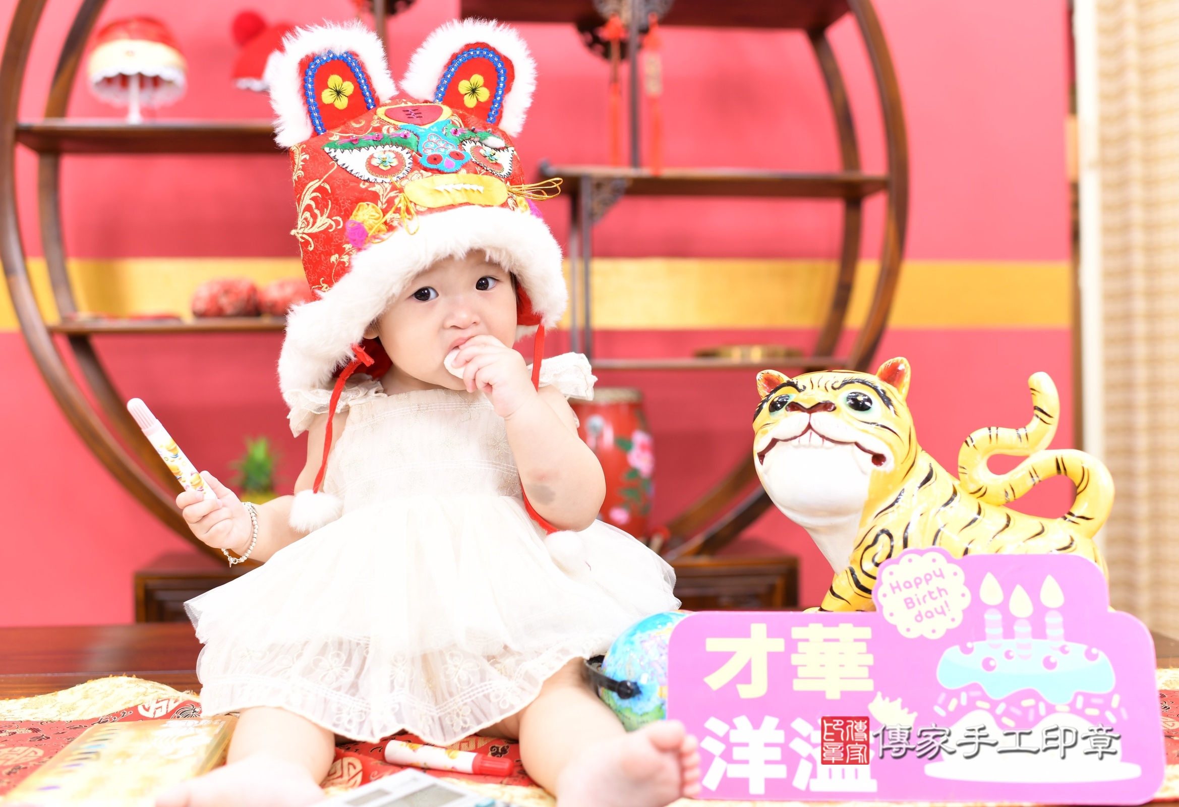 新北市永和區柚柚寶寶抓周推薦：傳家新北店抓周度脺中國風會場，嬰兒古禮抓周流程儀式吉祥話、抓周道具物品24種、拍照。抓周證書。2025.8.14，照片1