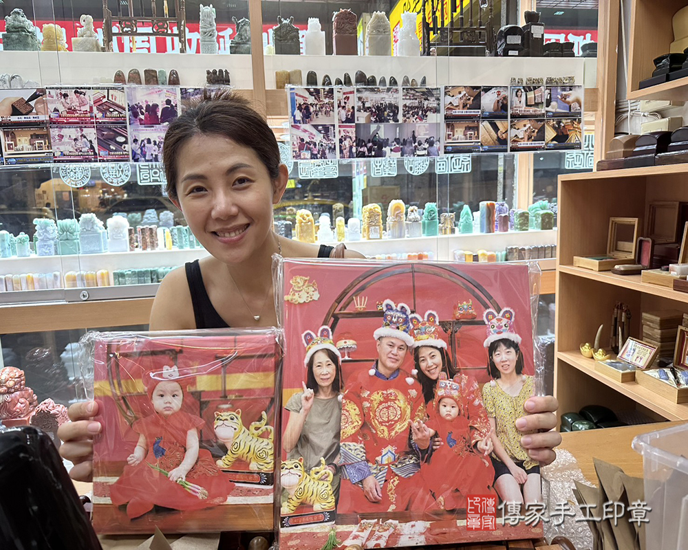新北市三重區瑄瑄寶貝抓周推薦：傳家新北店抓周度脺中國風會場，嬰兒古禮抓周流程儀式吉祥話、抓周道具物品24種、拍照。抓周證書。2025.09.11