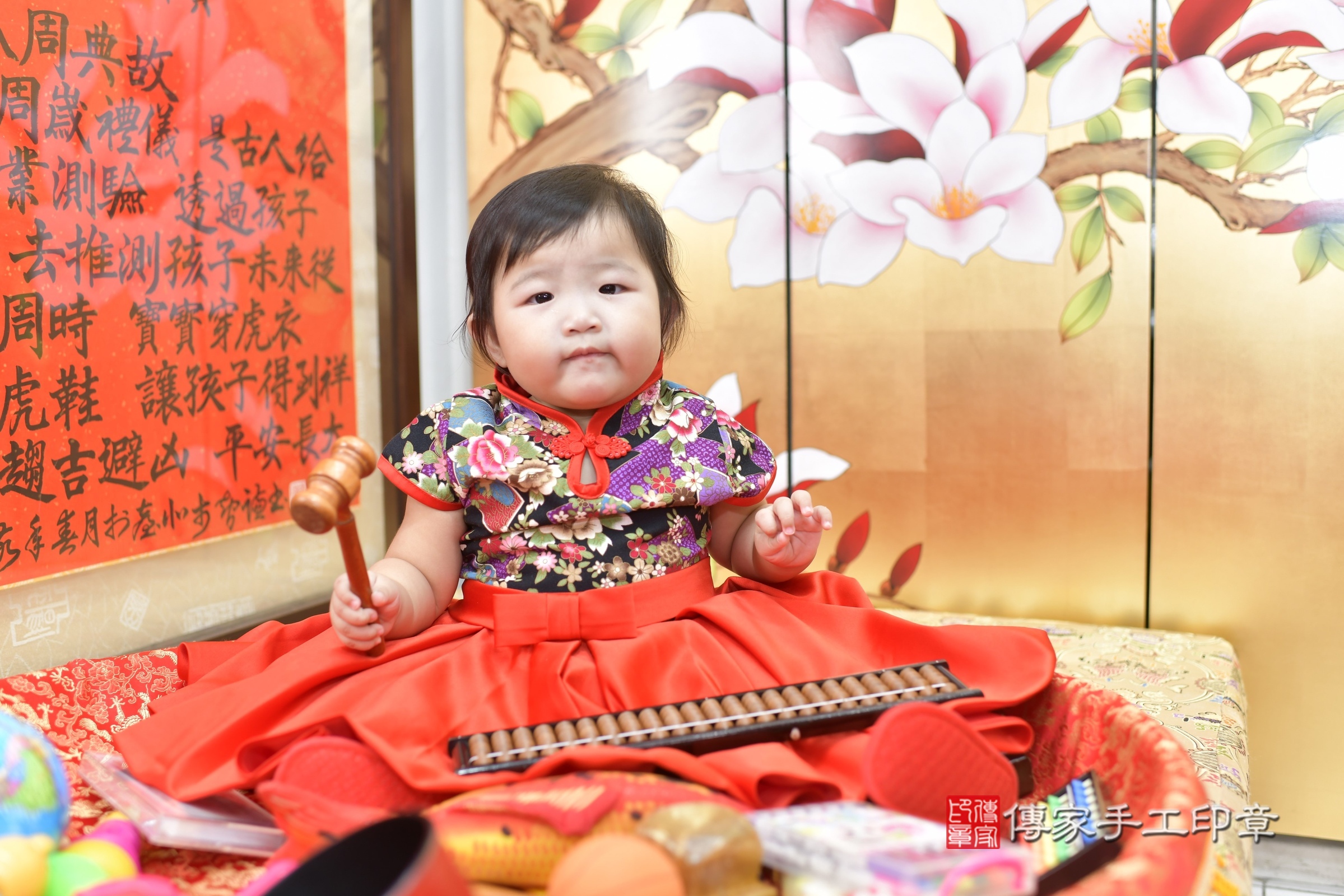 新竹市香山區小芷寶寶抓周推薦:傳家新竹店抓周度脺中國風會場,嬰兒古禮抓周流程儀式吉祥話、抓周道具物品24種、拍照。抓周證書。2025.8.17,照片7 新竹市香山區小芷寶寶抓周推薦:傳家新竹店抓周度脺中國風會場,嬰兒古禮抓周流程儀式吉祥話、抓周道具物品24種、拍照。抓周證書。2025.8.17,照片7