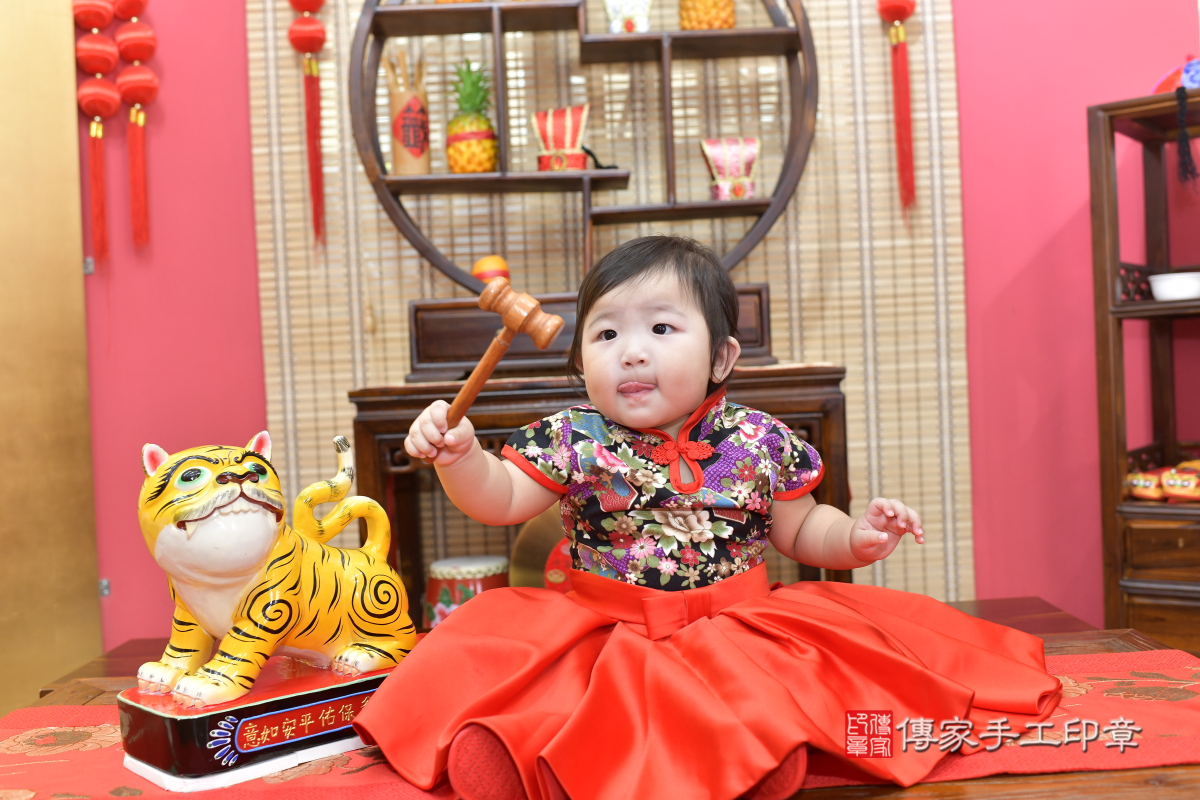 新竹市香山區小芷寶寶抓周推薦:傳家新竹店抓周度脺中國風會場,嬰兒古禮抓周流程儀式吉祥話、抓周道具物品24種、拍照。抓周證書。2025.8.17,照片11 新竹市香山區小芷寶寶抓周推薦:傳家新竹店抓周度脺中國風會場,嬰兒古禮抓周流程儀式吉祥話、抓周道具物品24種、拍照。抓周證書。2025.8.17,照片11