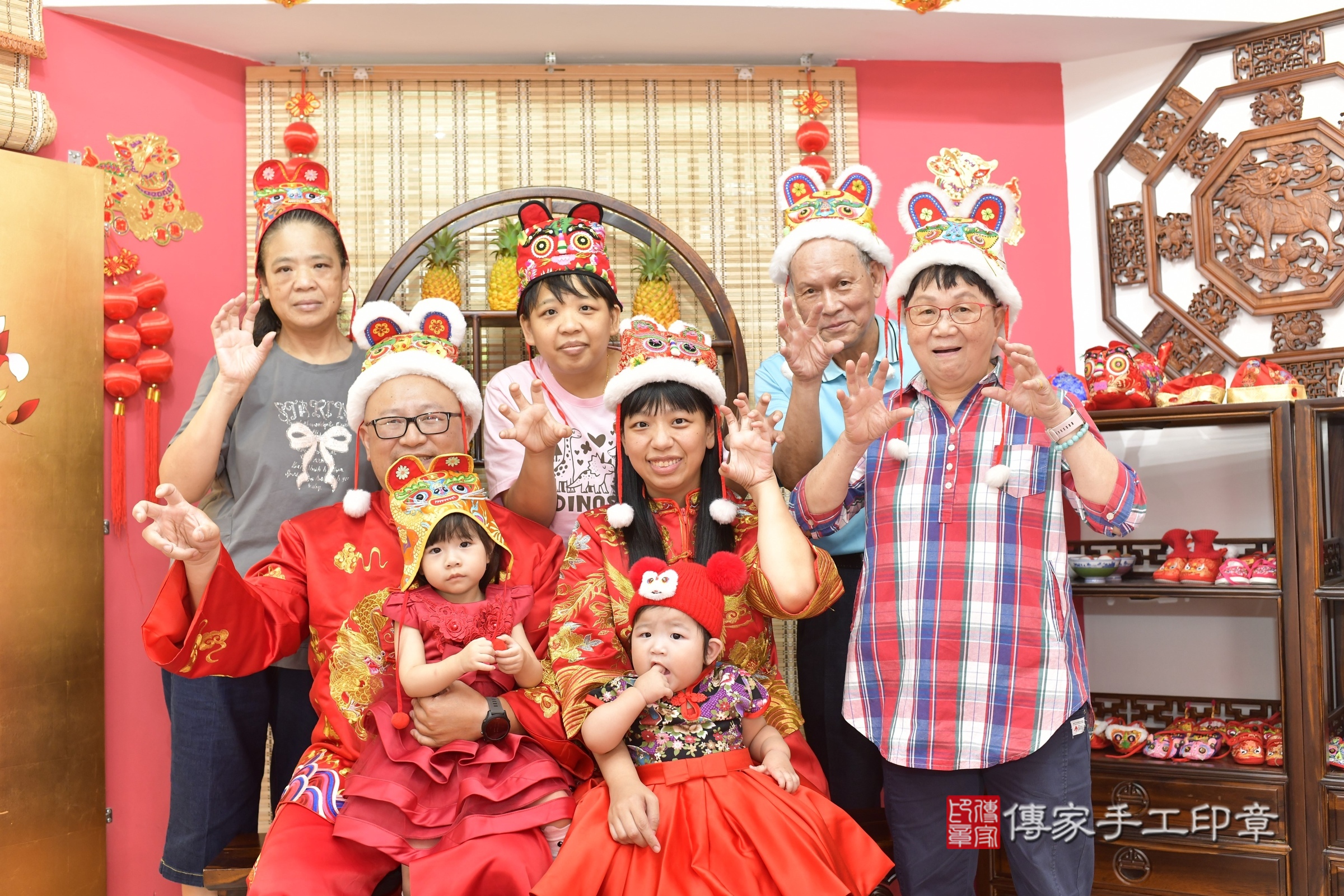 新竹市香山區小芷寶寶抓周推薦:傳家新竹店抓周度脺中國風會場,嬰兒古禮抓周流程儀式吉祥話、抓周道具物品24種、拍照。抓周證書。2025.8.17,照片16 新竹市香山區小芷寶寶抓周推薦:傳家新竹店抓周度脺中國風會場,嬰兒古禮抓周流程儀式吉祥話、抓周道具物品24種、拍照。抓周證書。2025.8.17,照片16