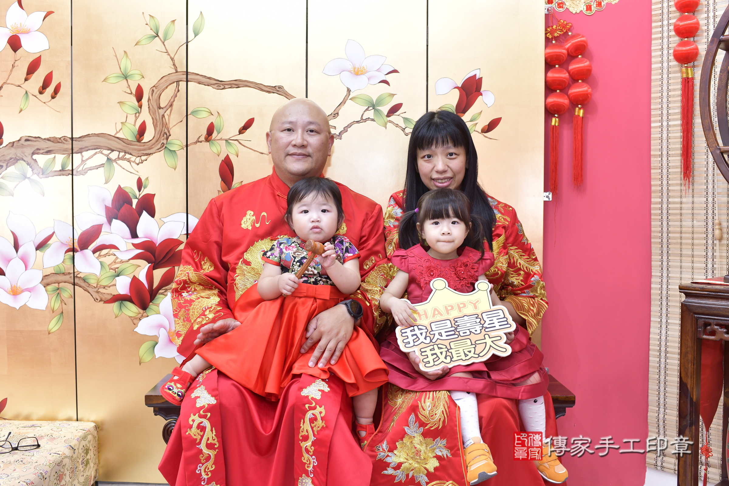 新竹市香山區小芷寶寶抓周推薦:傳家新竹店抓周度脺中國風會場,嬰兒古禮抓周流程儀式吉祥話、抓周道具物品24種、拍照。抓周證書。2025.8.17,照片2 新竹市香山區小芷寶寶抓周推薦:傳家新竹店抓周度脺中國風會場,嬰兒古禮抓周流程儀式吉祥話、抓周道具物品24種、拍照。抓周證書。2025.8.17,照片2