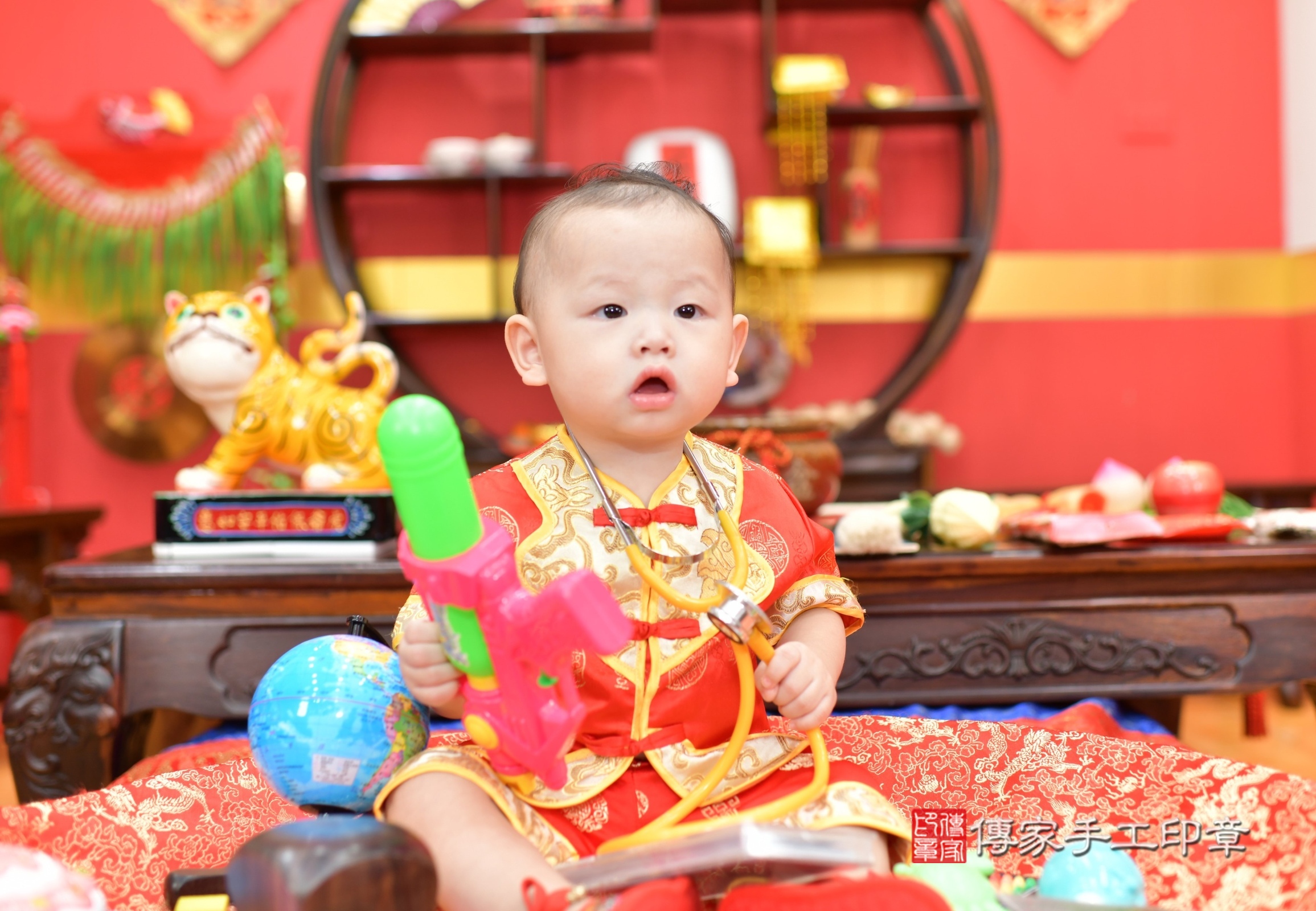 桃園市八德區小恩寶寶抓周推薦:傳家桃園店抓周度脺中國風會場,嬰兒古禮抓周流程儀式吉祥話、抓周道具物品24種、拍照。抓周證書。2025.8.18,照片7 桃園市八德區小恩寶寶抓周推薦:傳家桃園店抓周度脺中國風會場,嬰兒古禮抓周流程儀式吉祥話、抓周道具物品24種、拍照。抓周證書。2025.8.18,照片7