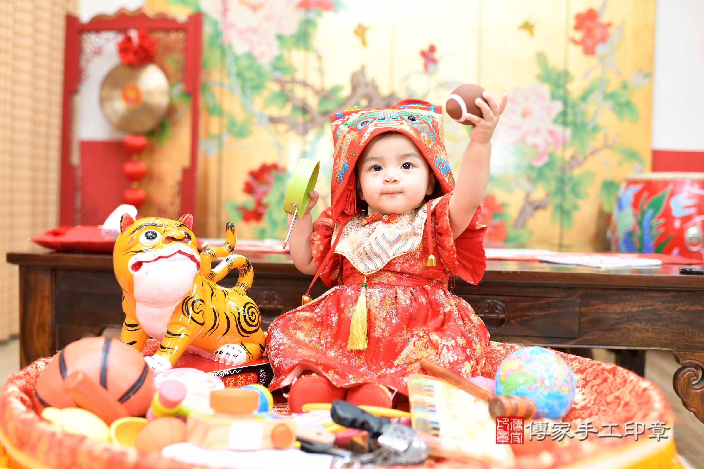 台北市大同區希希寶寶抓周推薦:傳家台北店抓周度脺中國風會場,嬰兒古禮抓周流程儀式吉祥話、抓周道具物品24種、拍照。抓周證書。2025.8.7,照片11 台北市大同區希希寶寶抓周推薦:傳家台北店抓周度脺中國風會場,嬰兒古禮抓周流程儀式吉祥話、抓周道具物品24種、拍照。抓周證書。2025.8.7,照片11