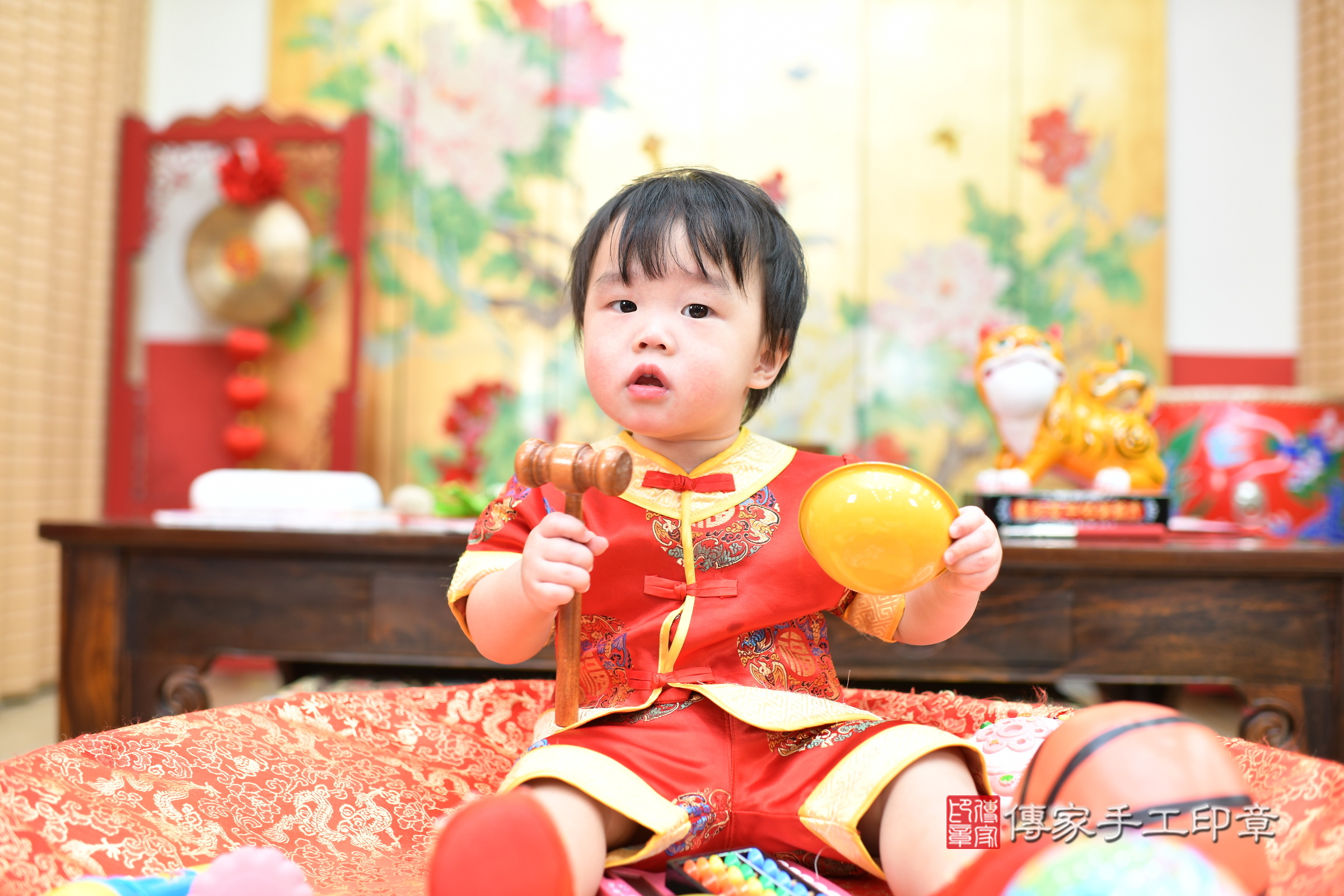 台北市大同區宸宸寶寶抓周推薦:傳家台北店抓周度脺中國風會場,嬰兒古禮抓周流程儀式吉祥話、抓周道具物品24種、拍照。抓周證書。2025.8.10,照片10 台北市大同區宸宸寶寶抓周推薦:傳家台北店抓周度脺中國風會場,嬰兒古禮抓周流程儀式吉祥話、抓周道具物品24種、拍照。抓周證書。2025.8.10,照片10