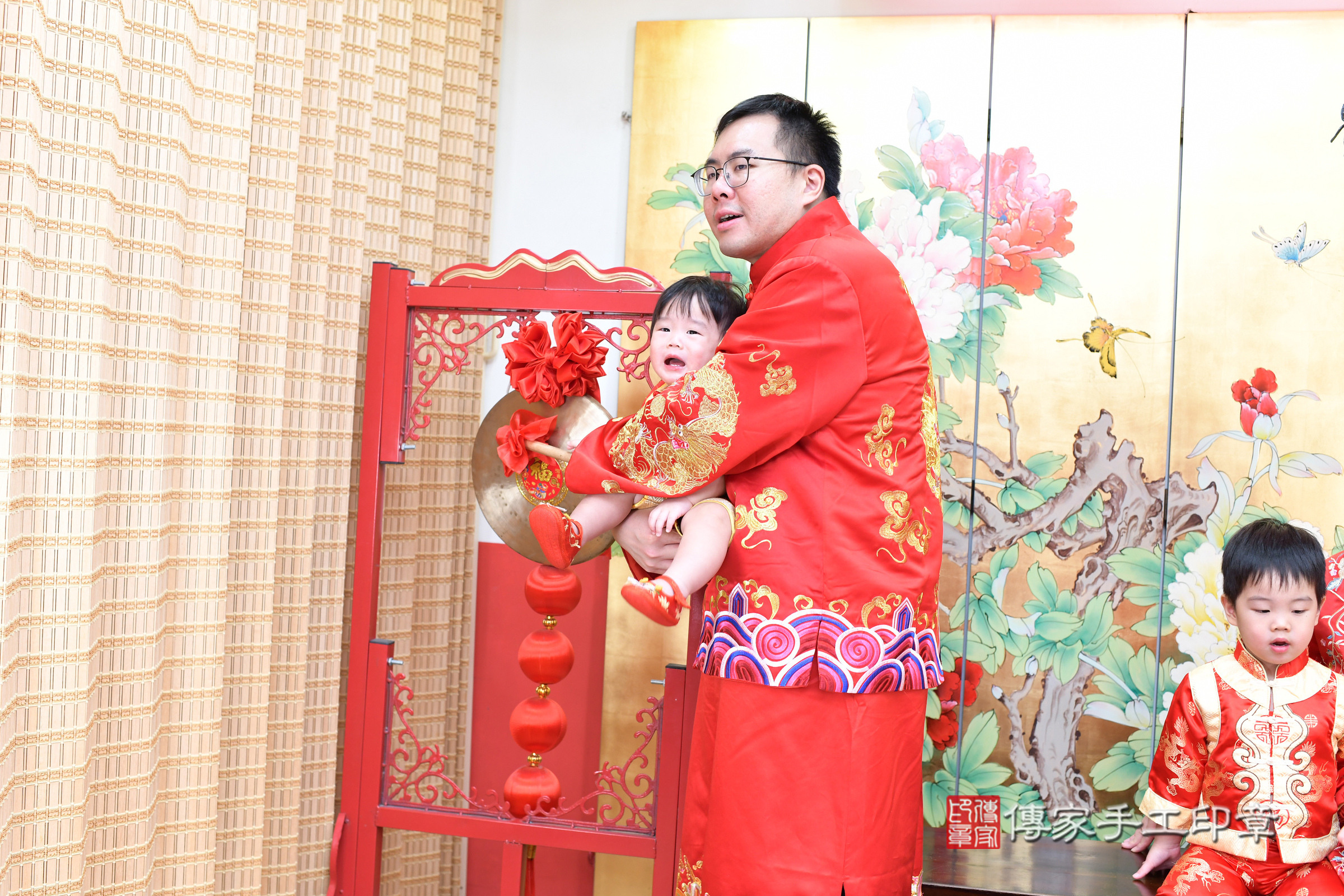 台北市大同區宸宸寶寶抓周推薦:傳家台北店抓周度脺中國風會場,嬰兒古禮抓周流程儀式吉祥話、抓周道具物品24種、拍照。抓周證書。2025.8.10,照片14 台北市大同區宸宸寶寶抓周推薦:傳家台北店抓周度脺中國風會場,嬰兒古禮抓周流程儀式吉祥話、抓周道具物品24種、拍照。抓周證書。2025.8.10,照片14