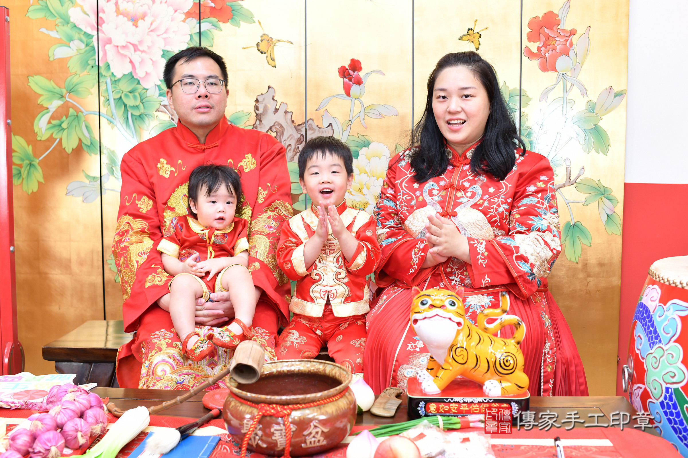 台北市大同區宸宸寶寶抓周推薦:傳家台北店抓周度脺中國風會場,嬰兒古禮抓周流程儀式吉祥話、抓周道具物品24種、拍照。抓周證書。2025.8.10,照片2 台北市大同區宸宸寶寶抓周推薦:傳家台北店抓周度脺中國風會場,嬰兒古禮抓周流程儀式吉祥話、抓周道具物品24種、拍照。抓周證書。2025.8.10,照片2