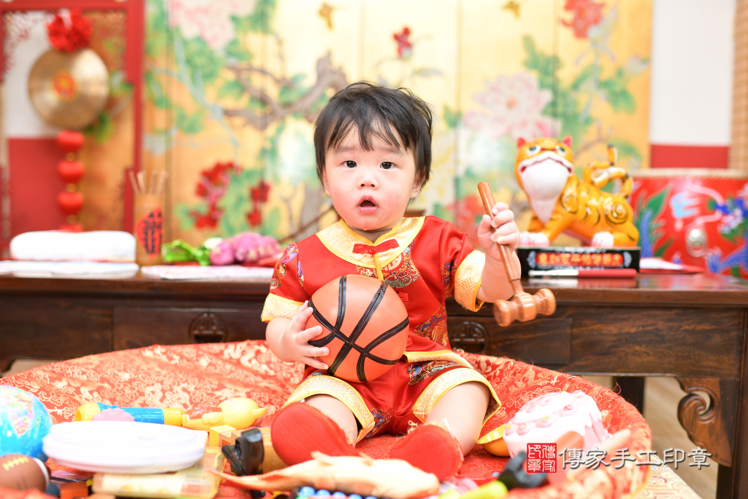 台北市大同區宸宸寶寶抓周推薦:傳家台北店抓周度脺中國風會場,嬰兒古禮抓周流程儀式吉祥話、抓周道具物品24種、拍照。抓周證書。2025.8.10,照片7 台北市大同區宸宸寶寶抓周推薦:傳家台北店抓周度脺中國風會場,嬰兒古禮抓周流程儀式吉祥話、抓周道具物品24種、拍照。抓周證書。2025.8.10,照片7