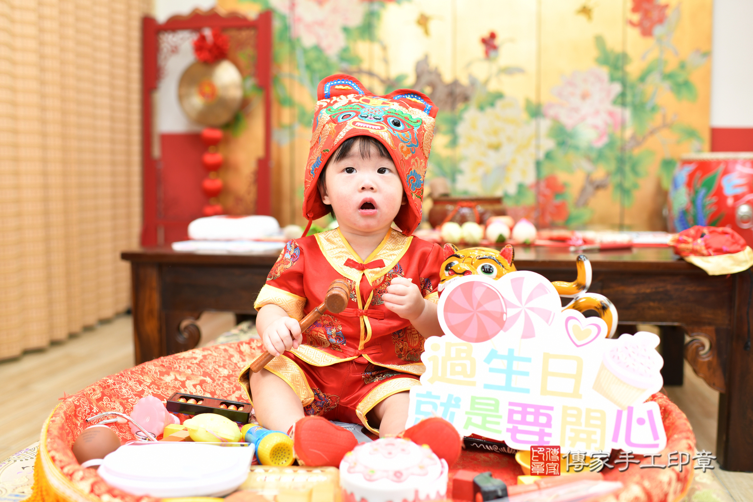 台北市大同區宸宸寶寶抓周推薦:傳家台北店抓周度脺中國風會場,嬰兒古禮抓周流程儀式吉祥話、抓周道具物品24種、拍照。抓周證書。2025.8.10,照片11 台北市大同區宸宸寶寶抓周推薦:傳家台北店抓周度脺中國風會場,嬰兒古禮抓周流程儀式吉祥話、抓周道具物品24種、拍照。抓周證書。2025.8.10,照片11