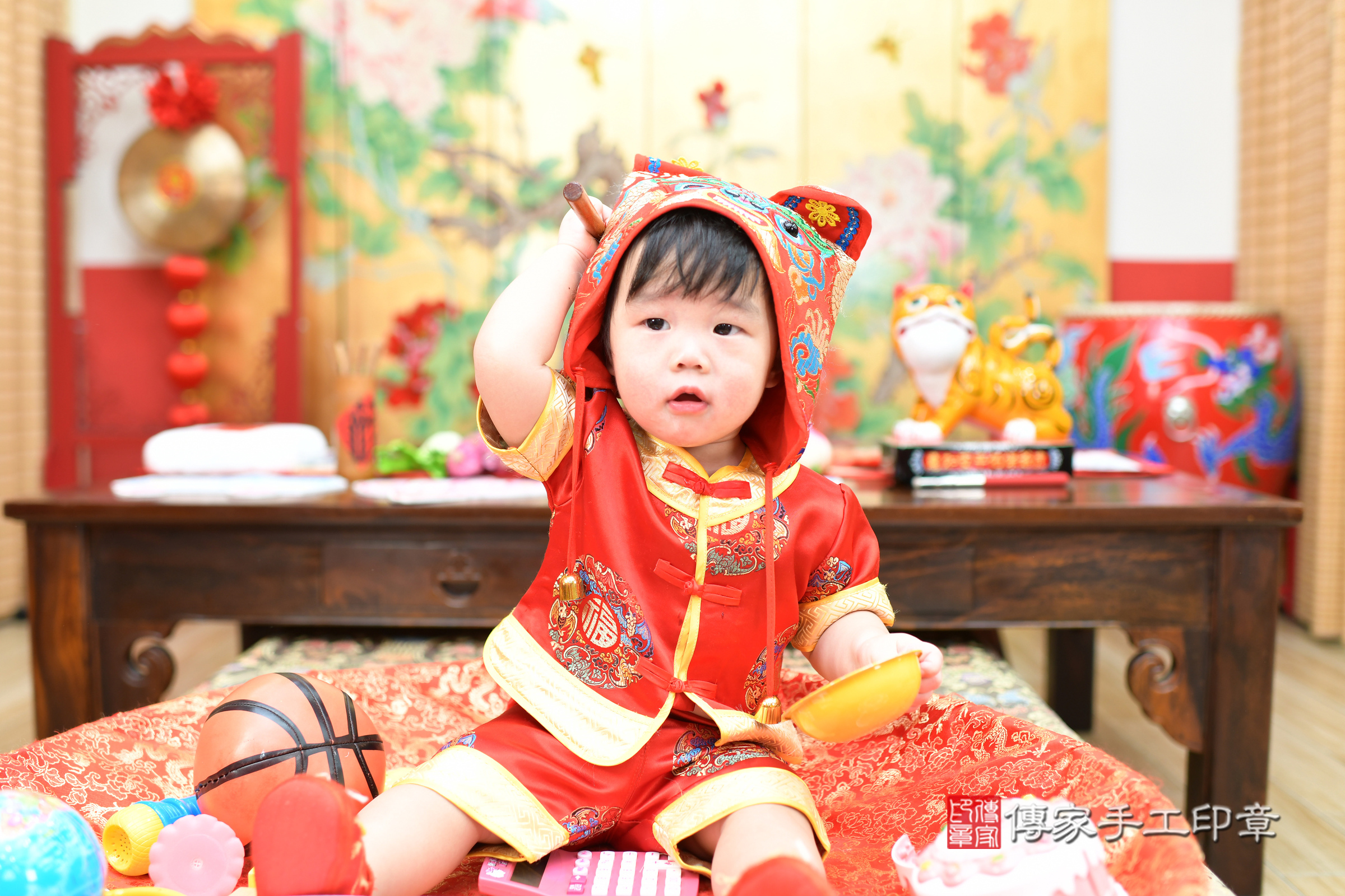 台北市大同區宸宸寶寶抓周推薦:傳家台北店抓周度脺中國風會場,嬰兒古禮抓周流程儀式吉祥話、抓周道具物品24種、拍照。抓周證書。2025.8.10,照片8 台北市大同區宸宸寶寶抓周推薦:傳家台北店抓周度脺中國風會場,嬰兒古禮抓周流程儀式吉祥話、抓周道具物品24種、拍照。抓周證書。2025.8.10,照片8
