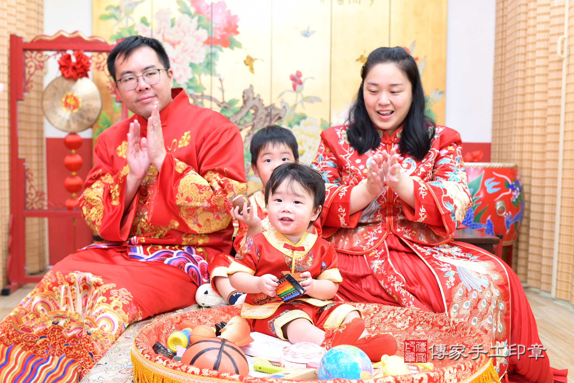 台北市大同區宸宸寶寶抓周推薦:傳家台北店抓周度脺中國風會場,嬰兒古禮抓周流程儀式吉祥話、抓周道具物品24種、拍照。抓周證書。2025.8.10,照片6 台北市大同區宸宸寶寶抓周推薦:傳家台北店抓周度脺中國風會場,嬰兒古禮抓周流程儀式吉祥話、抓周道具物品24種、拍照。抓周證書。2025.8.10,照片6