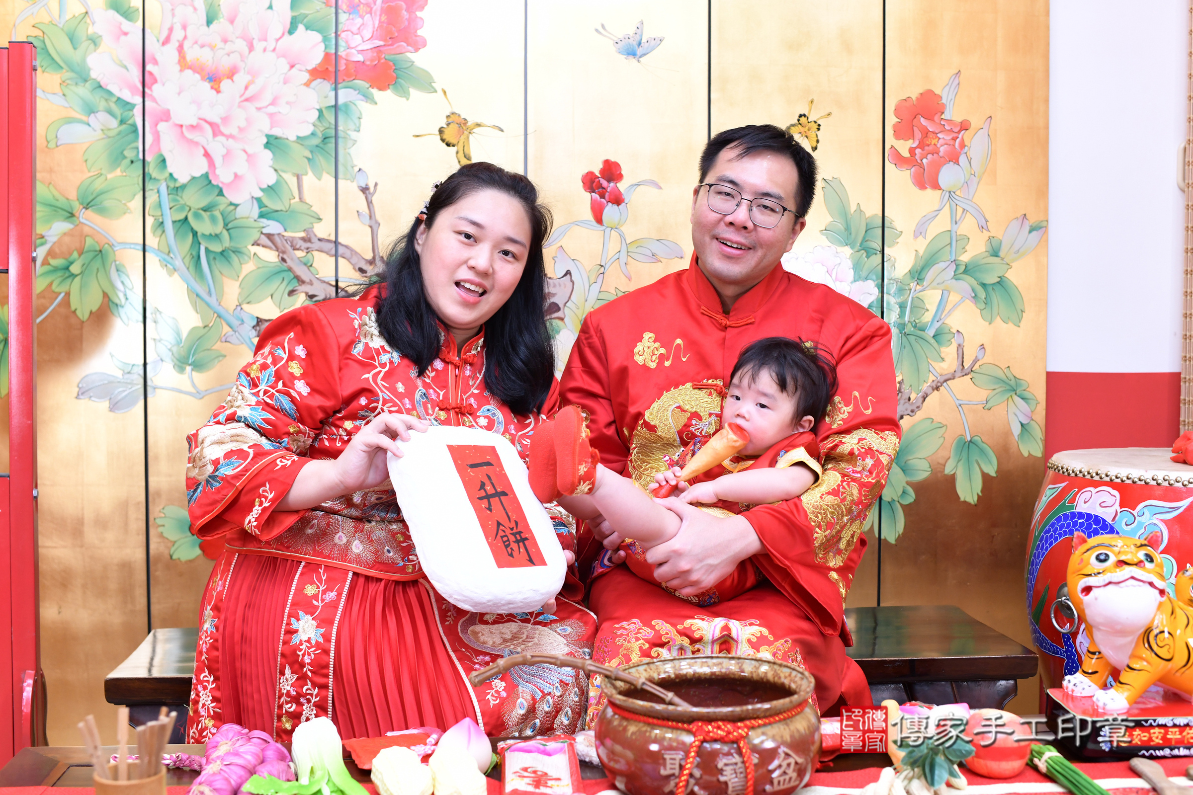 台北市大同區宸宸寶寶抓周推薦:傳家台北店抓周度脺中國風會場,嬰兒古禮抓周流程儀式吉祥話、抓周道具物品24種、拍照。抓周證書。2025.8.10,照片17 台北市大同區宸宸寶寶抓周推薦:傳家台北店抓周度脺中國風會場,嬰兒古禮抓周流程儀式吉祥話、抓周道具物品24種、拍照。抓周證書。2025.8.10,照片17