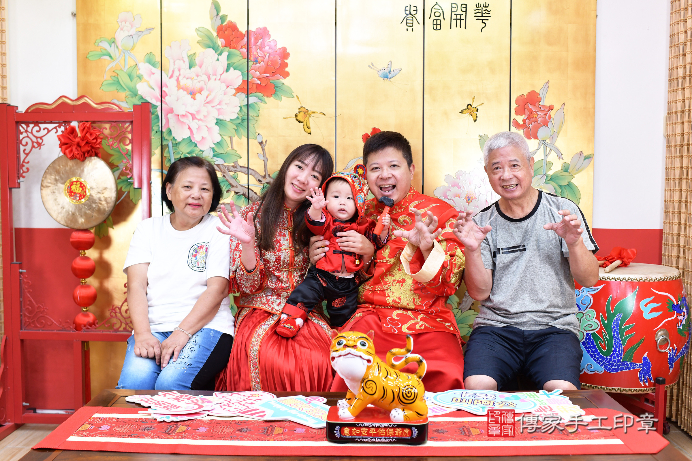 台北市大同區佑佑寶寶抓周推薦:傳家台北店抓周度脺中國風會場,嬰兒古禮抓周流程儀式吉祥話、抓周道具物品24種、拍照。抓周證書。2025.8.12,照片12 台北市大同區佑佑寶寶抓周推薦:傳家台北店抓周度脺中國風會場,嬰兒古禮抓周流程儀式吉祥話、抓周道具物品24種、拍照。抓周證書。2025.8.12,照片12