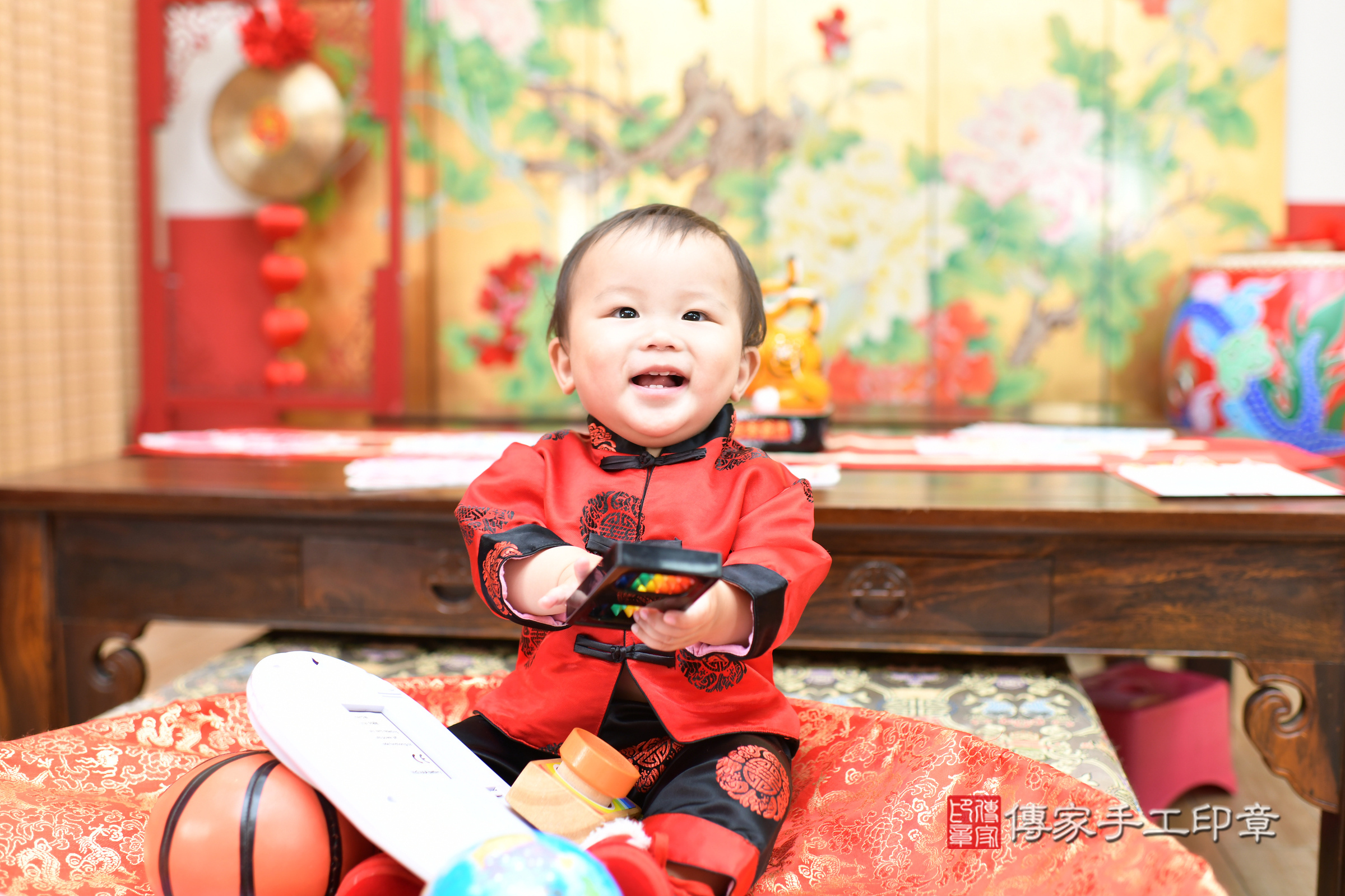 台北市大同區佑佑寶寶抓周推薦:傳家台北店抓周度脺中國風會場,嬰兒古禮抓周流程儀式吉祥話、抓周道具物品24種、拍照。抓周證書。2025.8.12,照片6 台北市大同區佑佑寶寶抓周推薦:傳家台北店抓周度脺中國風會場,嬰兒古禮抓周流程儀式吉祥話、抓周道具物品24種、拍照。抓周證書。2025.8.12,照片6