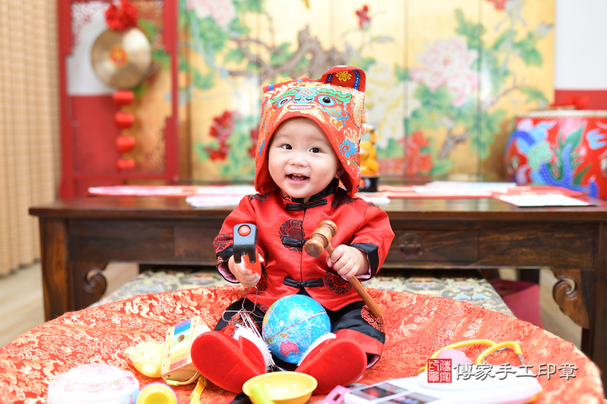 台北市大同區佑佑寶寶抓周推薦:傳家台北店抓周度脺中國風會場,嬰兒古禮抓周流程儀式吉祥話、抓周道具物品24種、拍照。抓周證書。2025.8.12,照片8 台北市大同區佑佑寶寶抓周推薦:傳家台北店抓周度脺中國風會場,嬰兒古禮抓周流程儀式吉祥話、抓周道具物品24種、拍照。抓周證書。2025.8.12,照片8