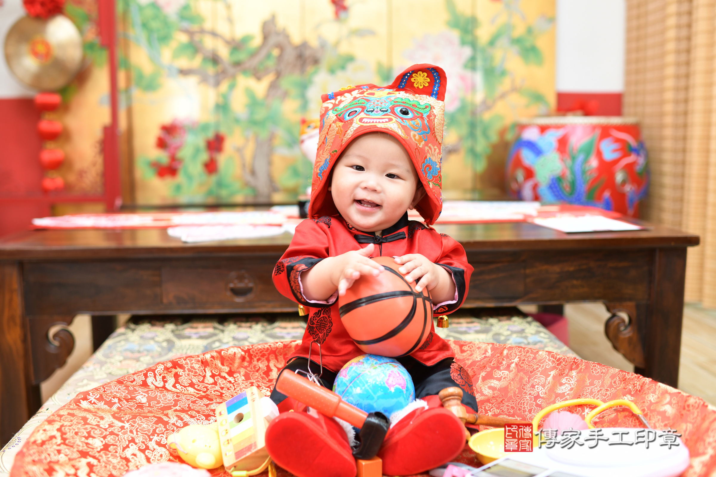 台北市大同區佑佑寶寶抓周推薦:傳家台北店抓周度脺中國風會場,嬰兒古禮抓周流程儀式吉祥話、抓周道具物品24種、拍照。抓周證書。2025.8.12,照片7 台北市大同區佑佑寶寶抓周推薦:傳家台北店抓周度脺中國風會場,嬰兒古禮抓周流程儀式吉祥話、抓周道具物品24種、拍照。抓周證書。2025.8.12,照片7