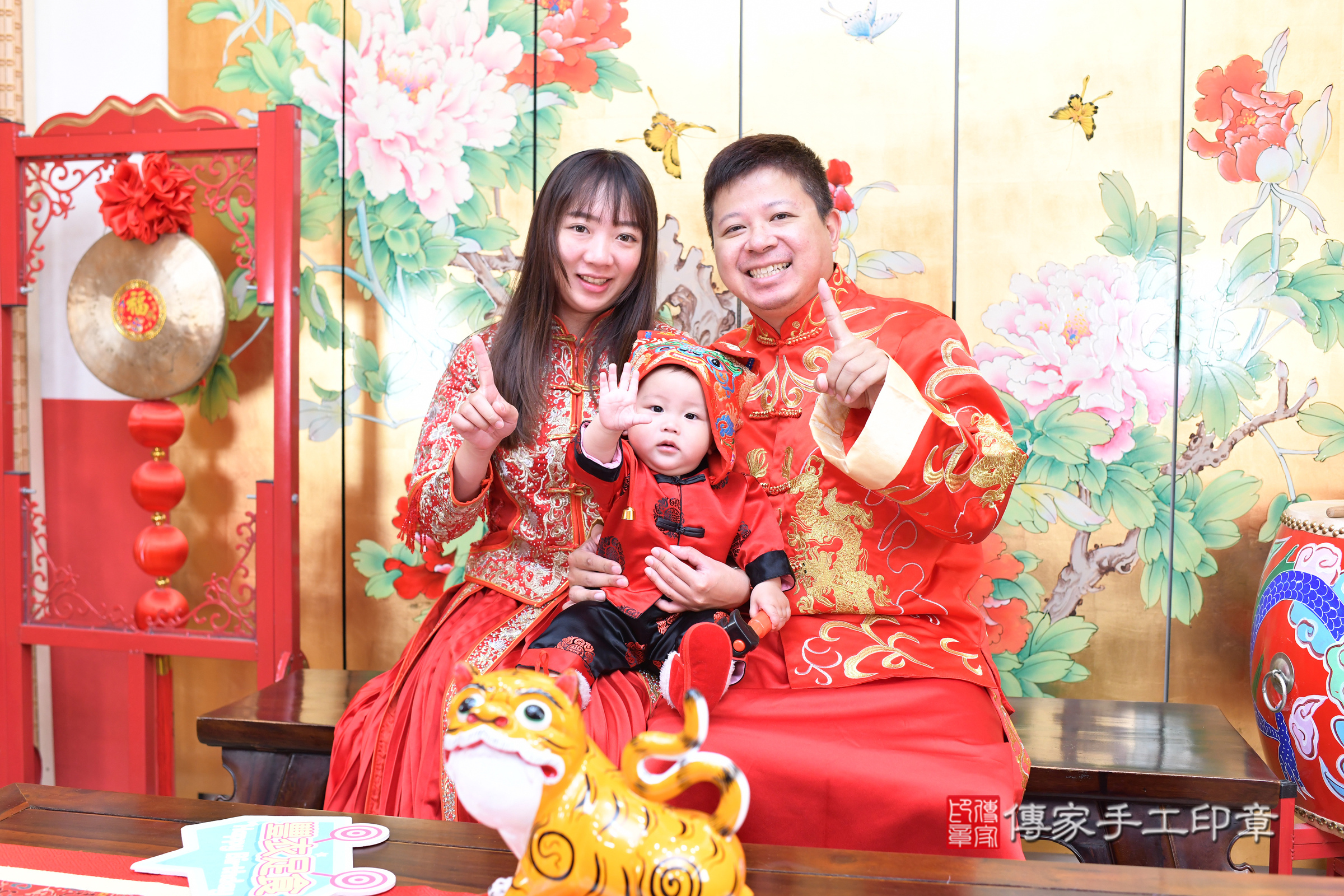 台北市大同區佑佑寶寶抓周推薦:傳家台北店抓周度脺中國風會場,嬰兒古禮抓周流程儀式吉祥話、抓周道具物品24種、拍照。抓周證書。2025.8.12,照片3 台北市大同區佑佑寶寶抓周推薦:傳家台北店抓周度脺中國風會場,嬰兒古禮抓周流程儀式吉祥話、抓周道具物品24種、拍照。抓周證書。2025.8.12,照片3