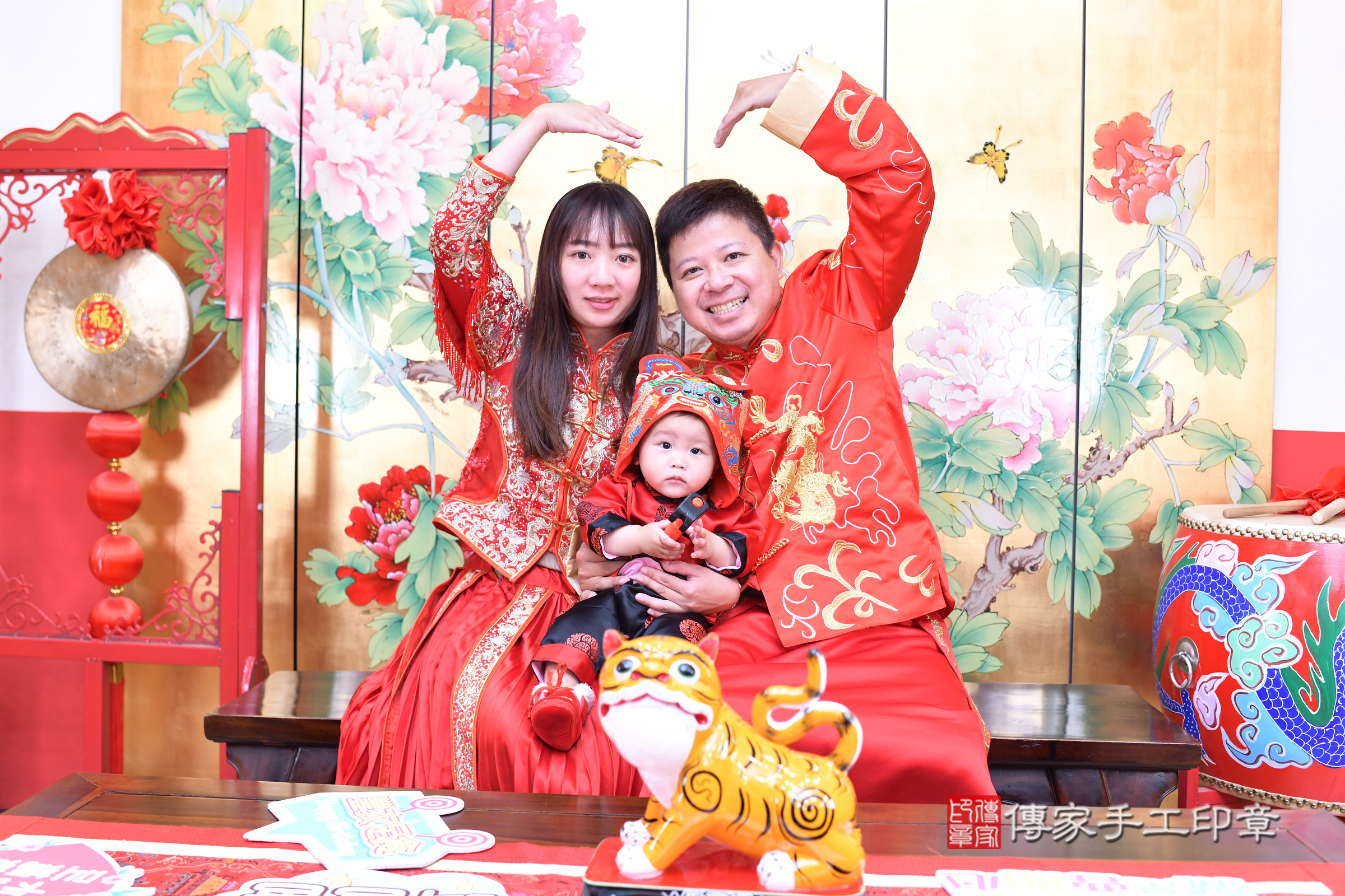 台北市大同區佑佑寶寶抓周推薦:傳家台北店抓周度脺中國風會場,嬰兒古禮抓周流程儀式吉祥話、抓周道具物品24種、拍照。抓周證書。2025.8.12,照片4 台北市大同區佑佑寶寶抓周推薦:傳家台北店抓周度脺中國風會場,嬰兒古禮抓周流程儀式吉祥話、抓周道具物品24種、拍照。抓周證書。2025.8.12,照片4