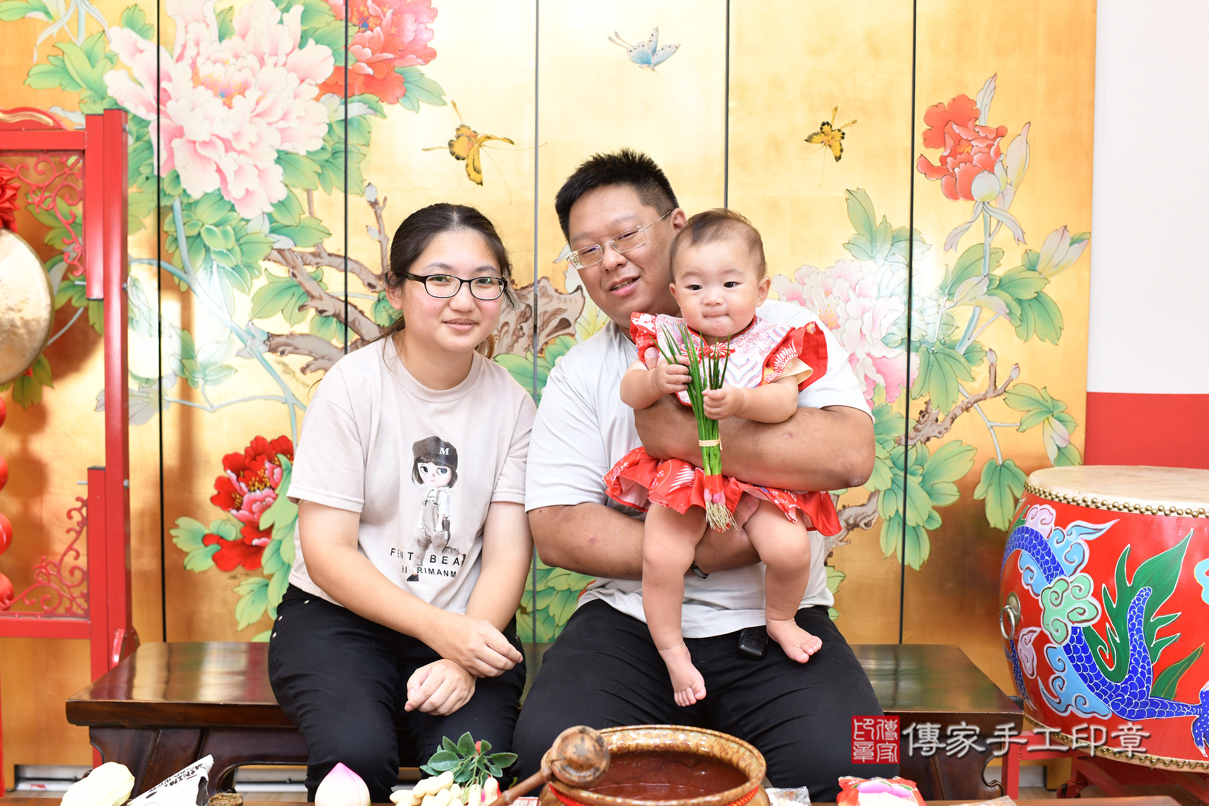 台北市大同區桐桐寶寶抓周推薦:傳家台北店抓周度脺中國風會場,嬰兒古禮抓周流程儀式吉祥話、抓周道具物品24種、拍照。抓周證書。2025.8.16,照片14 台北市大同區桐桐寶寶抓周推薦:傳家台北店抓周度脺中國風會場,嬰兒古禮抓周流程儀式吉祥話、抓周道具物品24種、拍照。抓周證書。2025.8.16,照片14