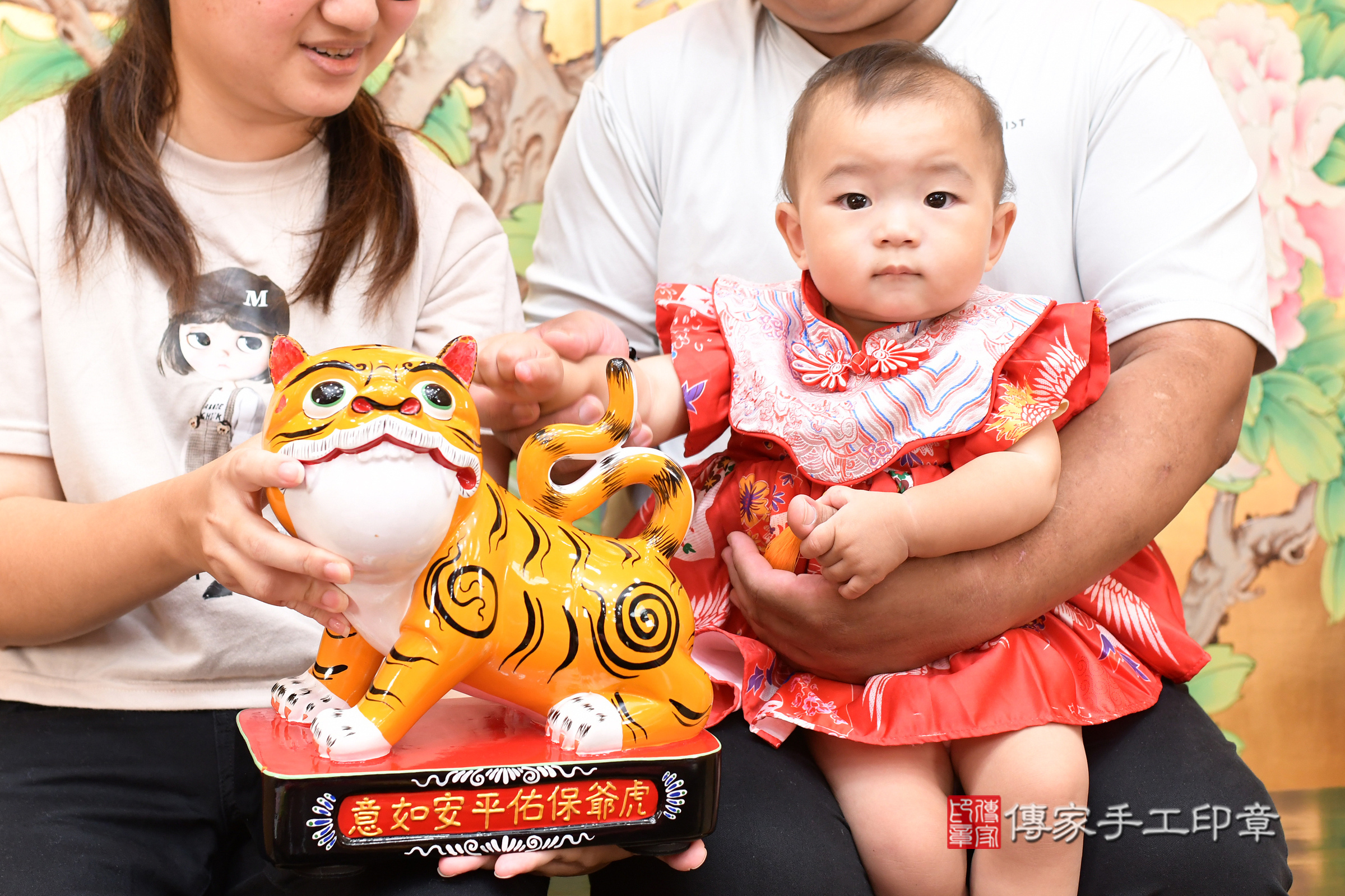 台北市大同區桐桐寶寶抓周推薦:傳家台北店抓周度脺中國風會場,嬰兒古禮抓周流程儀式吉祥話、抓周道具物品24種、拍照。抓周證書。2025.8.16,照片10 台北市大同區桐桐寶寶抓周推薦:傳家台北店抓周度脺中國風會場,嬰兒古禮抓周流程儀式吉祥話、抓周道具物品24種、拍照。抓周證書。2025.8.16,照片10