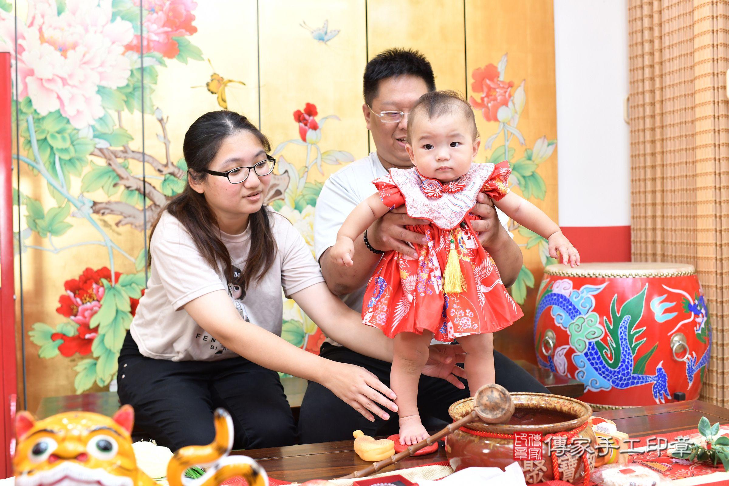 台北市大同區桐桐寶寶抓周推薦:傳家台北店抓周度脺中國風會場,嬰兒古禮抓周流程儀式吉祥話、抓周道具物品24種、拍照。抓周證書。2025.8.16,照片12 台北市大同區桐桐寶寶抓周推薦:傳家台北店抓周度脺中國風會場,嬰兒古禮抓周流程儀式吉祥話、抓周道具物品24種、拍照。抓周證書。2025.8.16,照片12