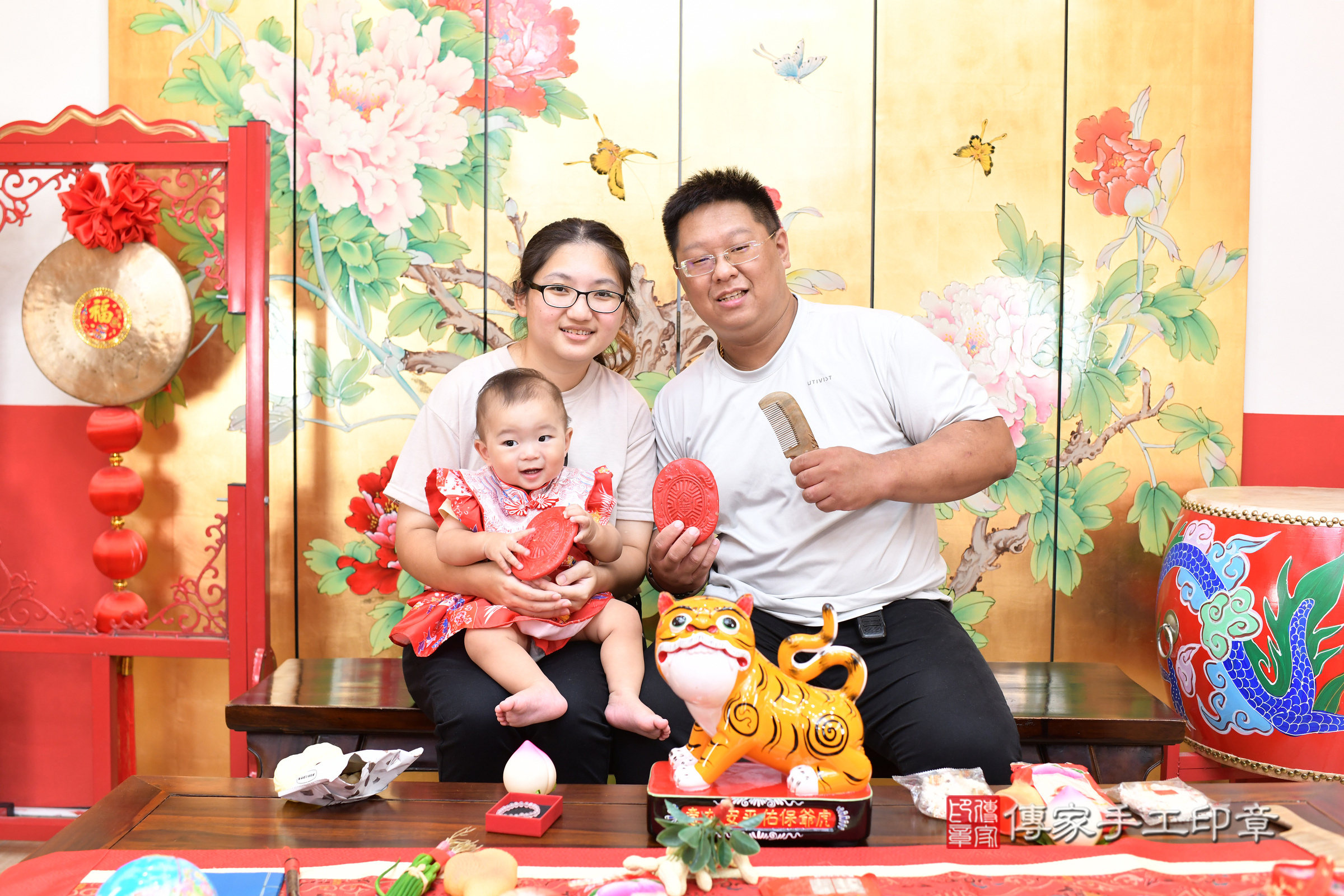 台北市大同區桐桐寶寶抓周推薦:傳家台北店抓周度脺中國風會場,嬰兒古禮抓周流程儀式吉祥話、抓周道具物品24種、拍照。抓周證書。2025.8.16,照片13 台北市大同區桐桐寶寶抓周推薦:傳家台北店抓周度脺中國風會場,嬰兒古禮抓周流程儀式吉祥話、抓周道具物品24種、拍照。抓周證書。2025.8.16,照片13