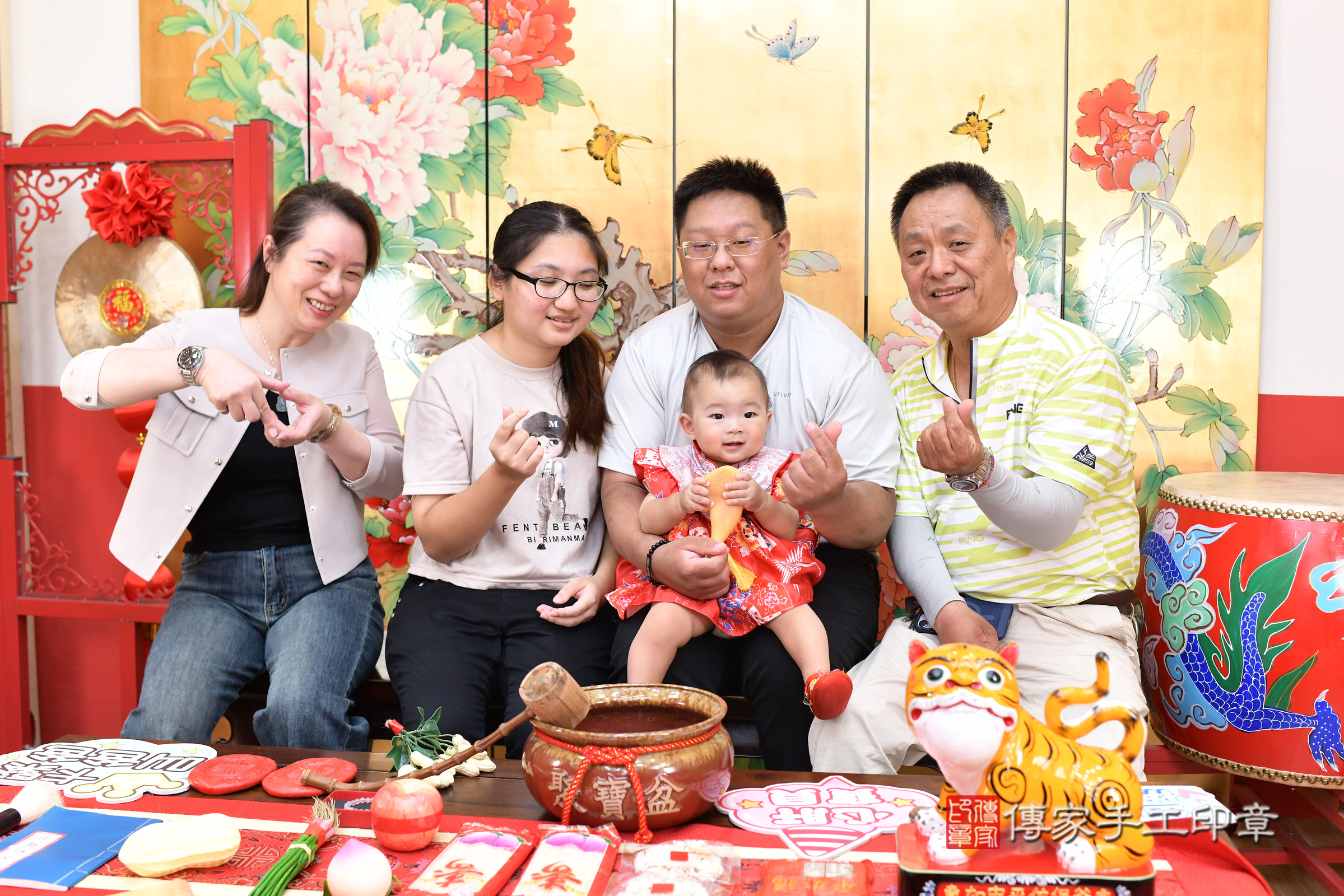 台北市大同區桐桐寶寶抓周推薦:傳家台北店抓周度脺中國風會場,嬰兒古禮抓周流程儀式吉祥話、抓周道具物品24種、拍照。抓周證書。2025.8.16,照片4 台北市大同區桐桐寶寶抓周推薦:傳家台北店抓周度脺中國風會場,嬰兒古禮抓周流程儀式吉祥話、抓周道具物品24種、拍照。抓周證書。2025.8.16,照片4