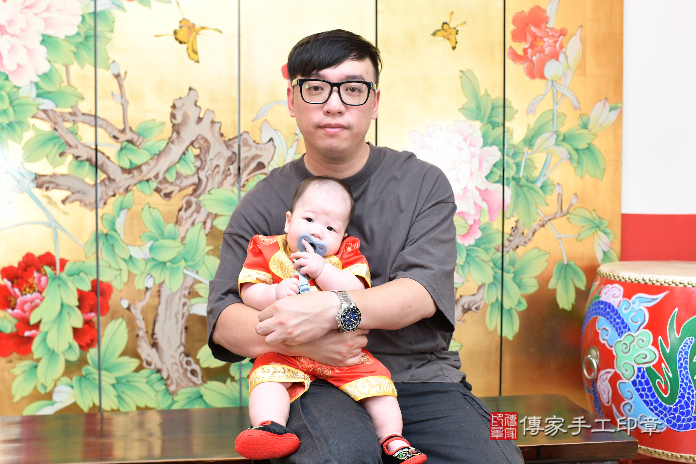 台北市大同區宸宸寶寶收涎推薦:傳家台北店收涎中國風會場,嬰兒古禮收涎收口水流程儀式、收涎吉祥話、收涎餅乾、收涎拍照。收涎證書。2025.8.16,照片5 台北市大同區宸宸寶寶收涎推薦:傳家台北店收涎中國風會場,嬰兒古禮收涎收口水流程儀式、收涎吉祥話、收涎餅乾、收涎拍照。收涎證書。2025.8.16,照片5