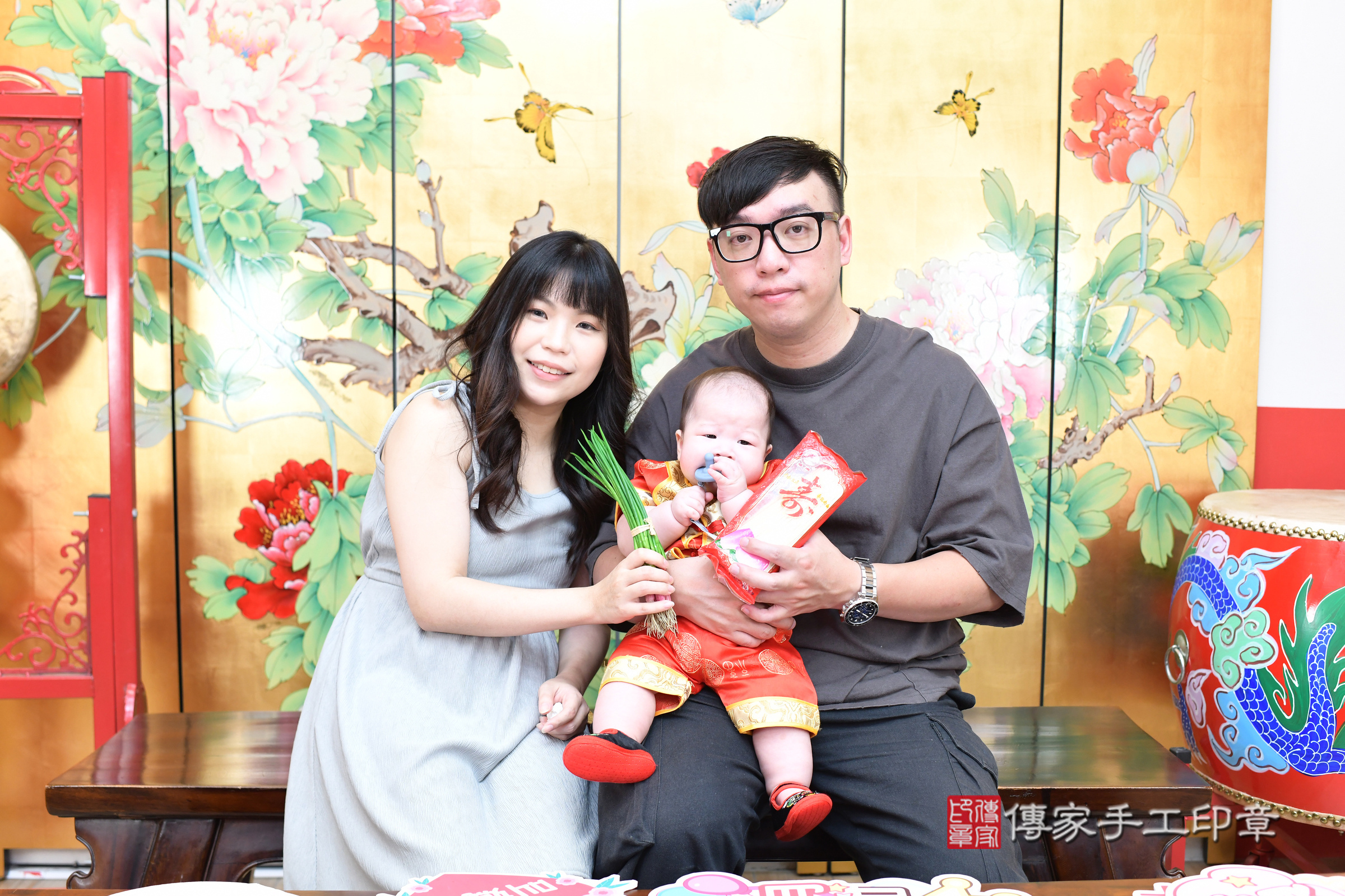 台北市大同區宸宸寶寶收涎推薦:傳家台北店收涎中國風會場,嬰兒古禮收涎收口水流程儀式、收涎吉祥話、收涎餅乾、收涎拍照。收涎證書。2025.8.16,照片12 台北市大同區宸宸寶寶收涎推薦:傳家台北店收涎中國風會場,嬰兒古禮收涎收口水流程儀式、收涎吉祥話、收涎餅乾、收涎拍照。收涎證書。2025.8.16,照片12