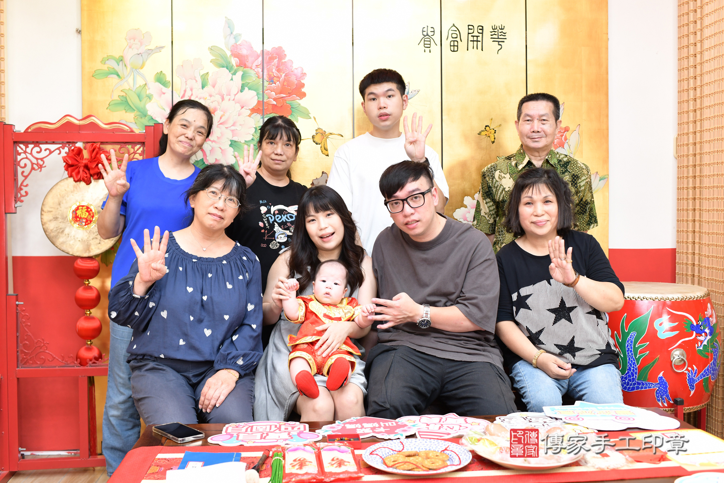 台北市大同區宸宸寶寶收涎推薦:傳家台北店收涎中國風會場,嬰兒古禮收涎收口水流程儀式、收涎吉祥話、收涎餅乾、收涎拍照。收涎證書。2025.8.16,照片20 台北市大同區宸宸寶寶收涎推薦:傳家台北店收涎中國風會場,嬰兒古禮收涎收口水流程儀式、收涎吉祥話、收涎餅乾、收涎拍照。收涎證書。2025.8.16,照片20