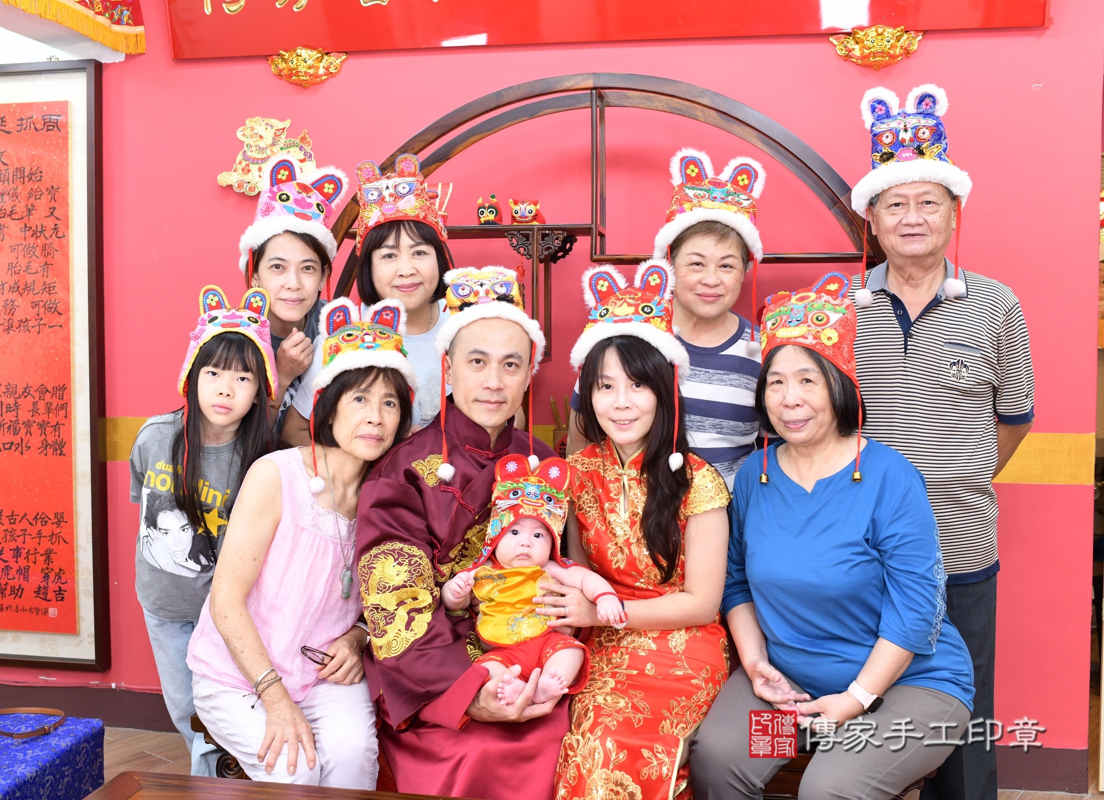 新北市永和區叡叡寶寶收涎推薦:傳家新北店收涎中國風會場,嬰兒古禮收涎收口水流程儀式、收涎吉祥話、收涎餅乾、收涎拍照。收涎證書。2025.8.27,照片4 新北市永和區叡叡寶寶收涎推薦:傳家新北店收涎中國風會場,嬰兒古禮收涎收口水流程儀式、收涎吉祥話、收涎餅乾、收涎拍照。收涎證書。2025.8.27,照片4