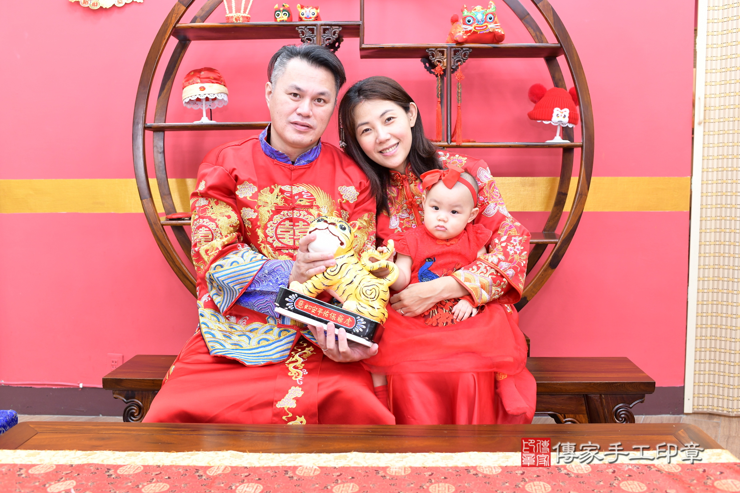 新北市永和區瑄瑄寶寶抓周推薦:傳家新北店抓周度脺中國風會場,嬰兒古禮抓周流程儀式吉祥話、抓周道具物品24種、拍照。抓周證書。2025.8.23,照片10 新北市永和區瑄瑄寶寶抓周推薦:傳家新北店抓周度脺中國風會場,嬰兒古禮抓周流程儀式吉祥話、抓周道具物品24種、拍照。抓周證書。2025.8.23,照片10