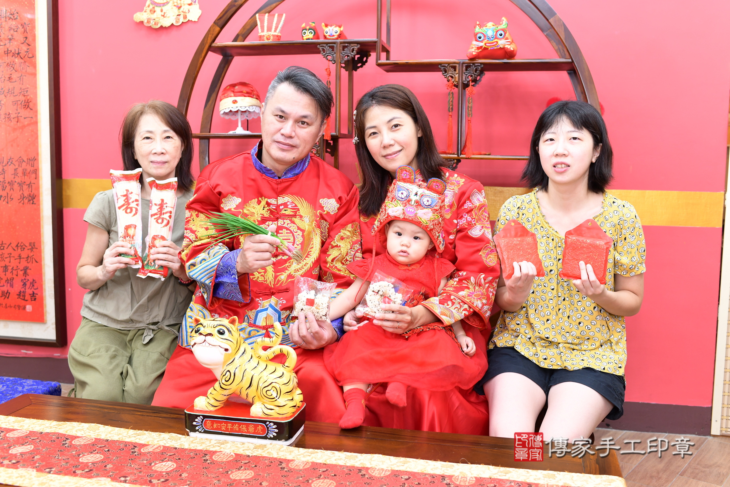 新北市永和區瑄瑄寶寶抓周推薦:傳家新北店抓周度脺中國風會場,嬰兒古禮抓周流程儀式吉祥話、抓周道具物品24種、拍照。抓周證書。2025.8.23,照片12 新北市永和區瑄瑄寶寶抓周推薦:傳家新北店抓周度脺中國風會場,嬰兒古禮抓周流程儀式吉祥話、抓周道具物品24種、拍照。抓周證書。2025.8.23,照片12