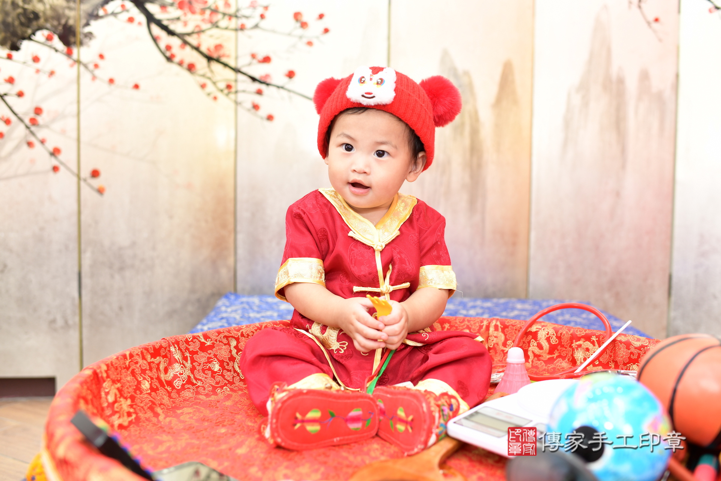 新北市永和區誠誠寶寶抓周推薦:傳家新北店抓周度脺中國風會場,嬰兒古禮抓周流程儀式吉祥話、抓周道具物品24種、拍照。抓周證書。2025.8.23,照片5 新北市永和區誠誠寶寶抓周推薦:傳家新北店抓周度脺中國風會場,嬰兒古禮抓周流程儀式吉祥話、抓周道具物品24種、拍照。抓周證書。2025.8.23,照片5