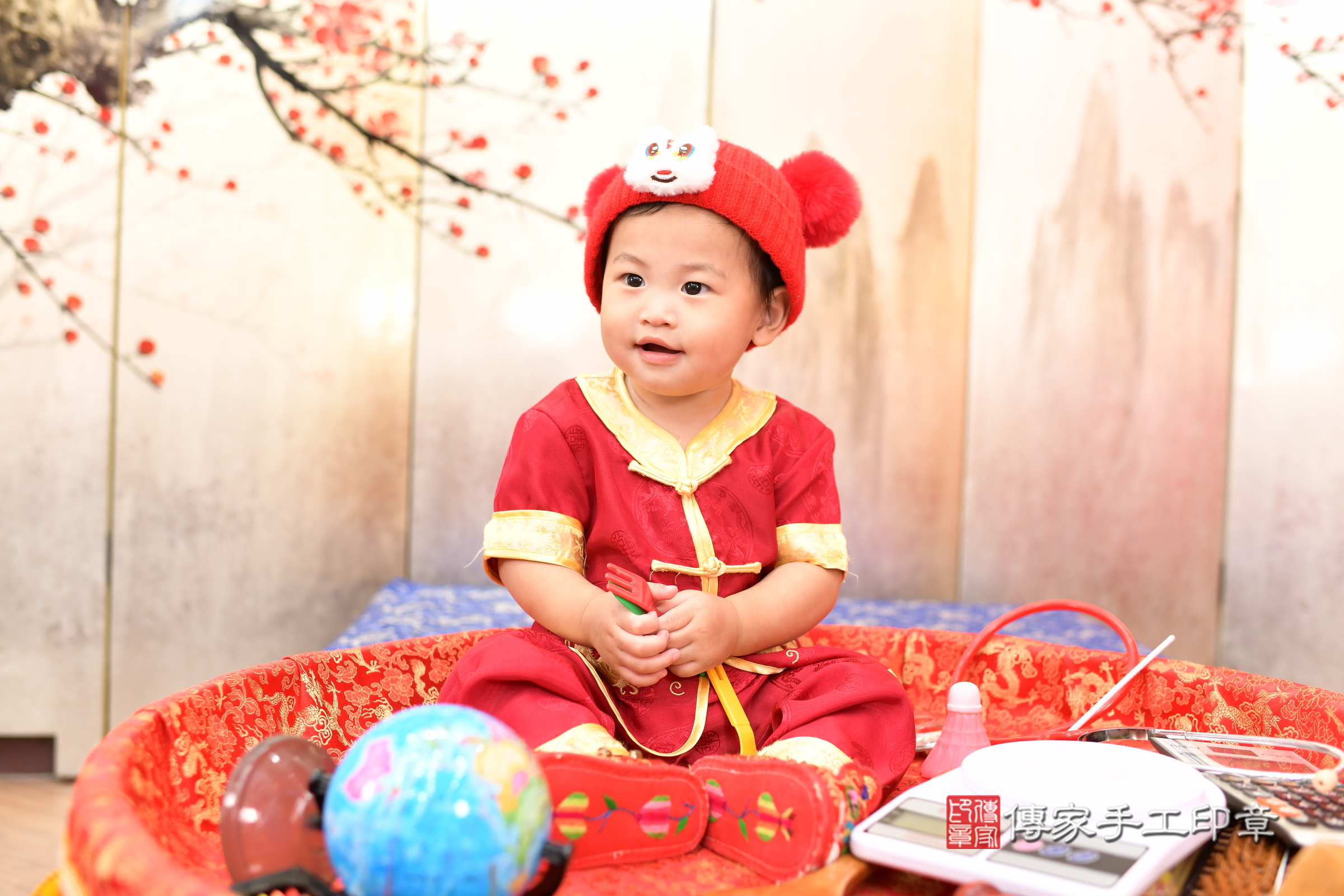 新北市永和區誠誠寶寶抓周推薦:傳家新北店抓周度脺中國風會場,嬰兒古禮抓周流程儀式吉祥話、抓周道具物品24種、拍照。抓周證書。2025.8.23,照片6 新北市永和區誠誠寶寶抓周推薦:傳家新北店抓周度脺中國風會場,嬰兒古禮抓周流程儀式吉祥話、抓周道具物品24種、拍照。抓周證書。2025.8.23,照片6