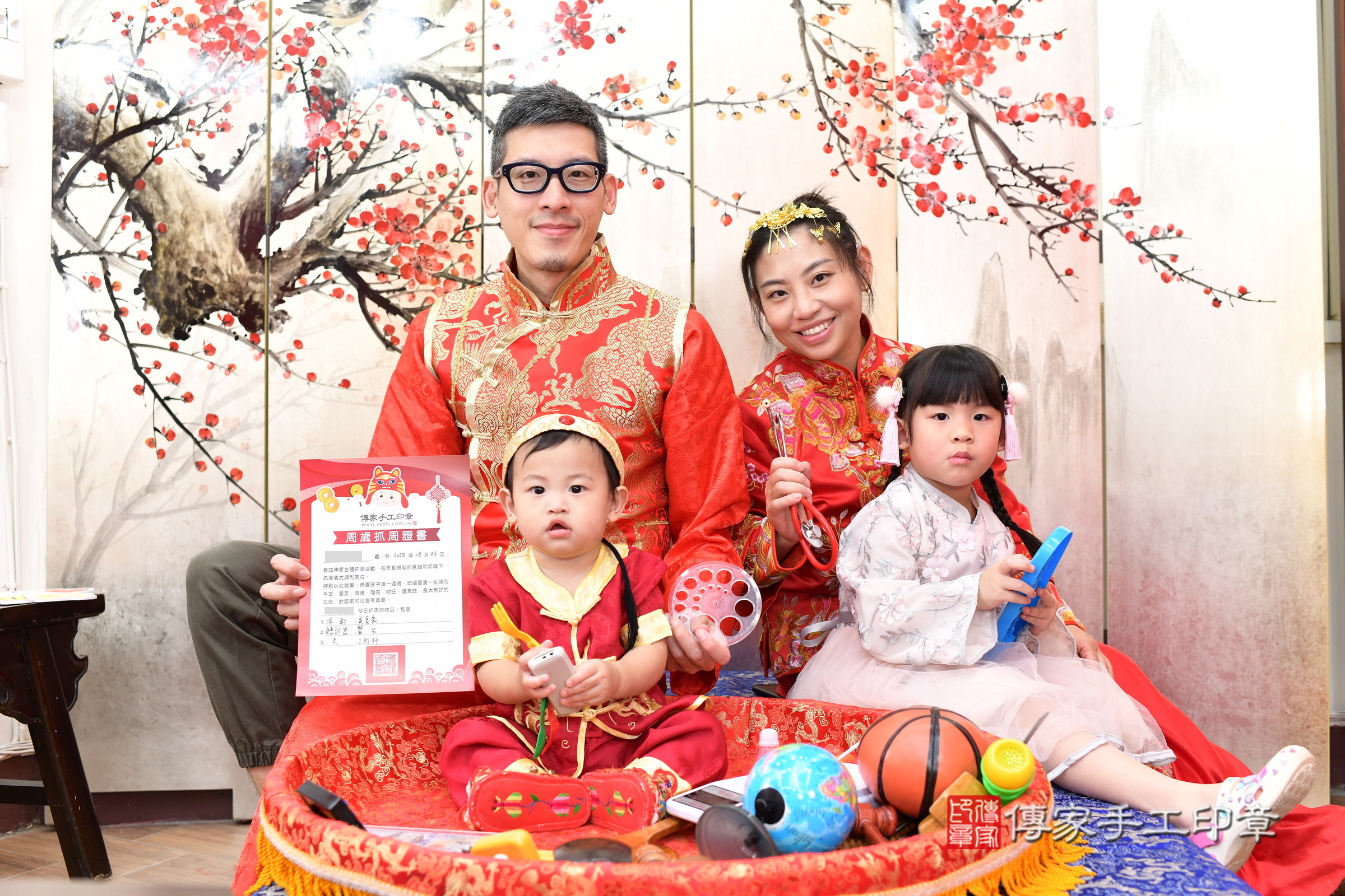 新北市永和區誠誠寶寶抓周推薦:傳家新北店抓周度脺中國風會場,嬰兒古禮抓周流程儀式吉祥話、抓周道具物品24種、拍照。抓周證書。2025.8.23,照片16 新北市永和區誠誠寶寶抓周推薦:傳家新北店抓周度脺中國風會場,嬰兒古禮抓周流程儀式吉祥話、抓周道具物品24種、拍照。抓周證書。2025.8.23,照片16