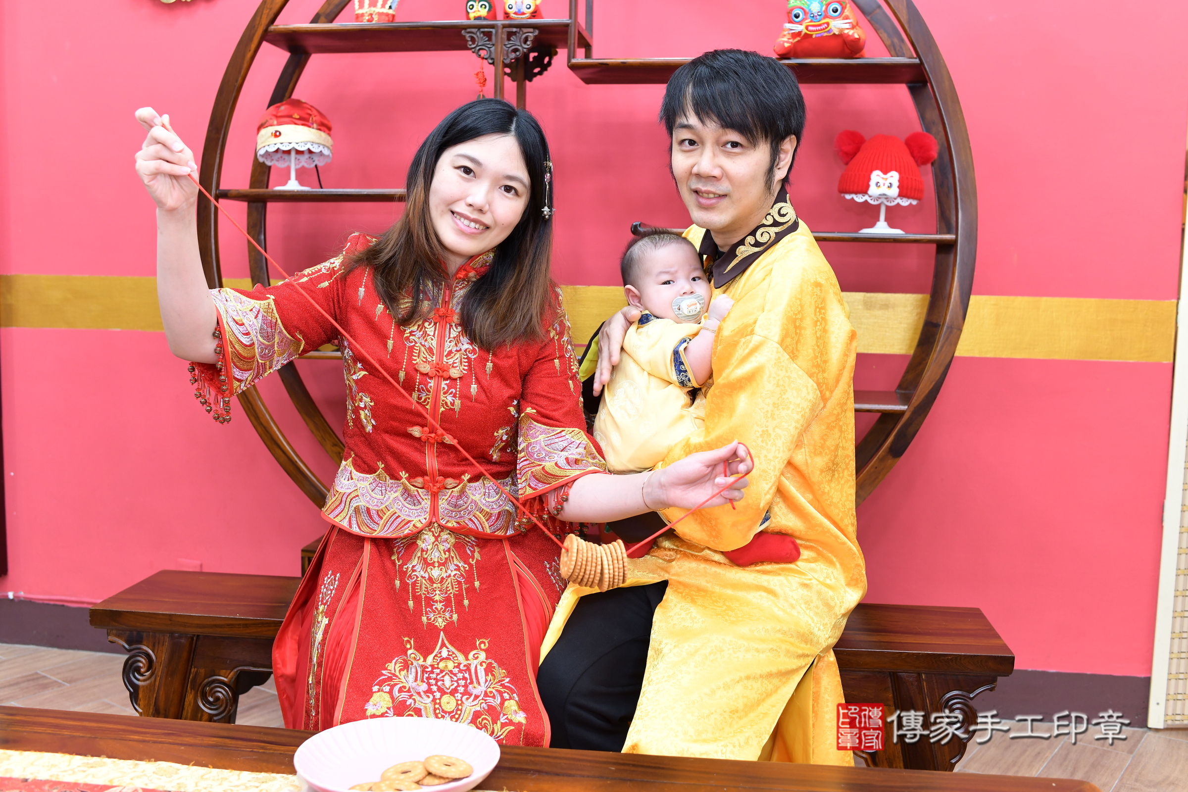 新北市永和區小勝寶寶收涎推薦:傳家新北店收涎中國風會場,嬰兒古禮收涎收口水流程儀式、收涎吉祥話、收涎餅乾、收涎拍照。收涎證書。2025.8.30,照片7 新北市永和區小勝寶寶收涎推薦:傳家新北店收涎中國風會場,嬰兒古禮收涎收口水流程儀式、收涎吉祥話、收涎餅乾、收涎拍照。收涎證書。2025.8.30,照片7