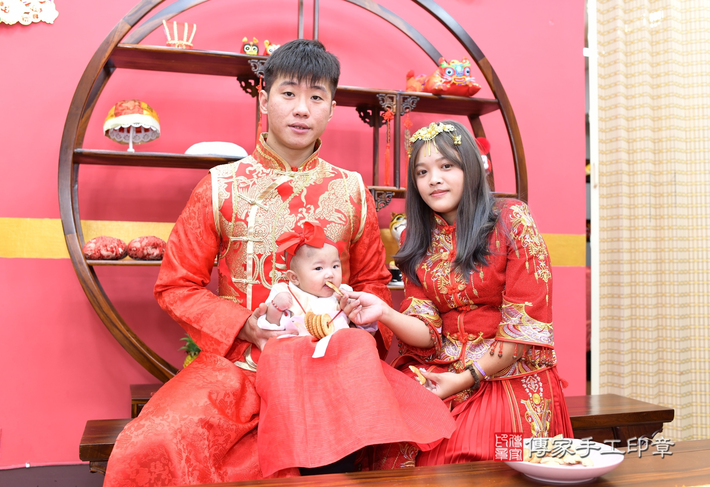 新北市永和區瑩瑩寶寶收涎推薦:傳家新北店收涎中國風會場,嬰兒古禮收涎收口水流程儀式、收涎吉祥話、收涎餅乾、收涎拍照。收涎證書。2025.9.,照片10 新北市永和區瑩瑩寶寶收涎推薦:傳家新北店收涎中國風會場,嬰兒古禮收涎收口水流程儀式、收涎吉祥話、收涎餅乾、收涎拍照。收涎證書。2025.9.,照片10