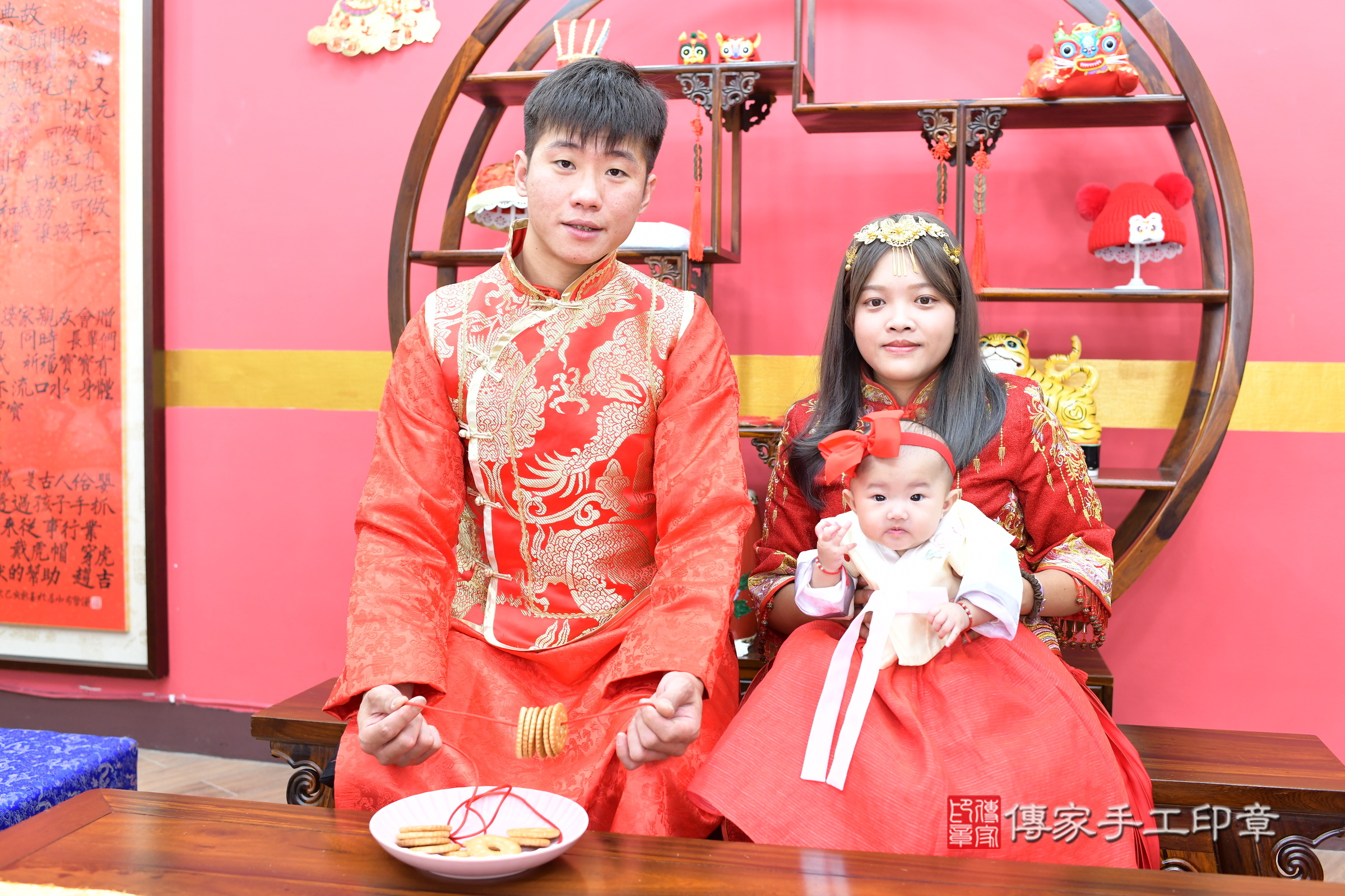 新北市永和區瑩瑩寶寶收涎推薦:傳家新北店收涎中國風會場,嬰兒古禮收涎收口水流程儀式、收涎吉祥話、收涎餅乾、收涎拍照。收涎證書。2025.9.,照片4 新北市永和區瑩瑩寶寶收涎推薦:傳家新北店收涎中國風會場,嬰兒古禮收涎收口水流程儀式、收涎吉祥話、收涎餅乾、收涎拍照。收涎證書。2025.9.,照片4